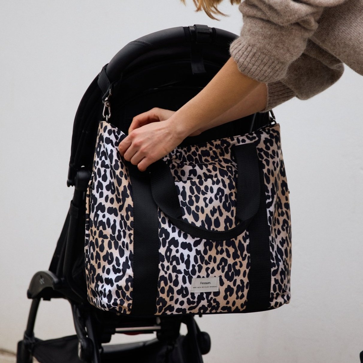 FINNSON+SELBY+ECO+CHANGING+BAG+LEOPARD+2.jpg