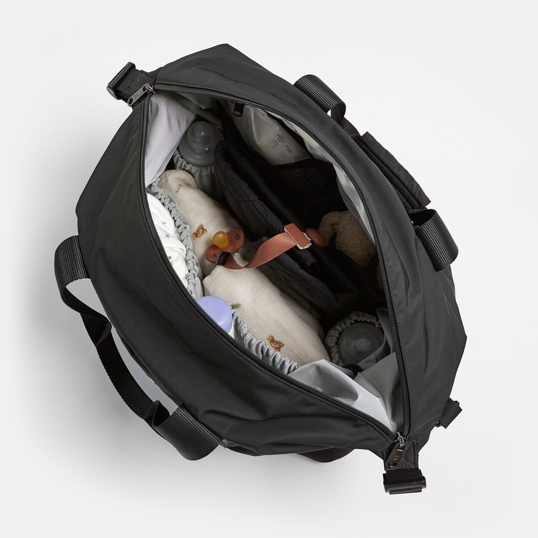 Unpacking Ida: Your essential changing bag or hospital bag.  Made from 100% certified recycled PET Polyester, it's durable, versatile, and eco-friendly. With ample storage, hands-free wearability, and a complimentary Kari quilted changing mat include