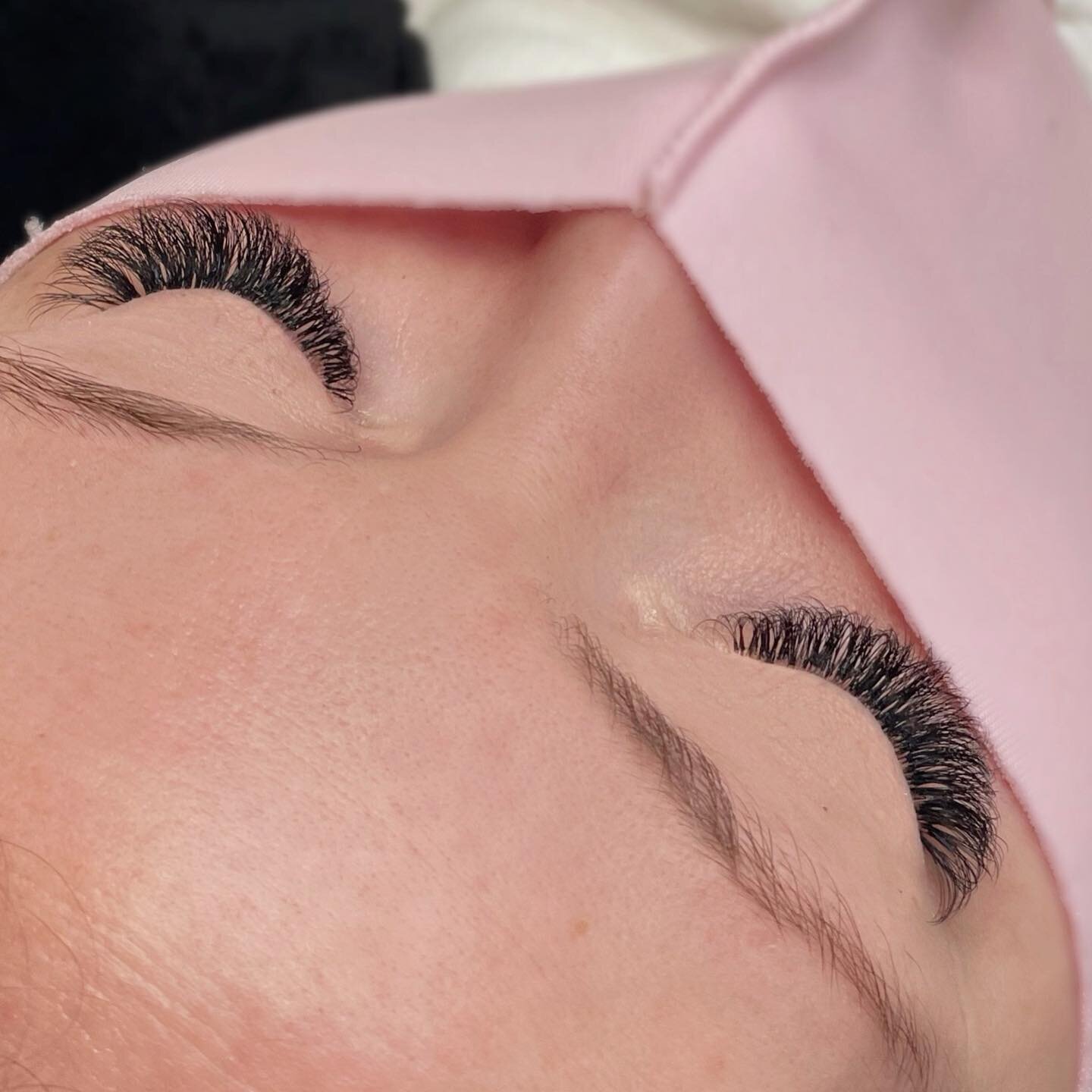 fluffy volumes &mdash; visit our website to book your appointments, www.monicasbeautybar.com 

#lashextensions #volumelashes #minklashes #sugarlashpro