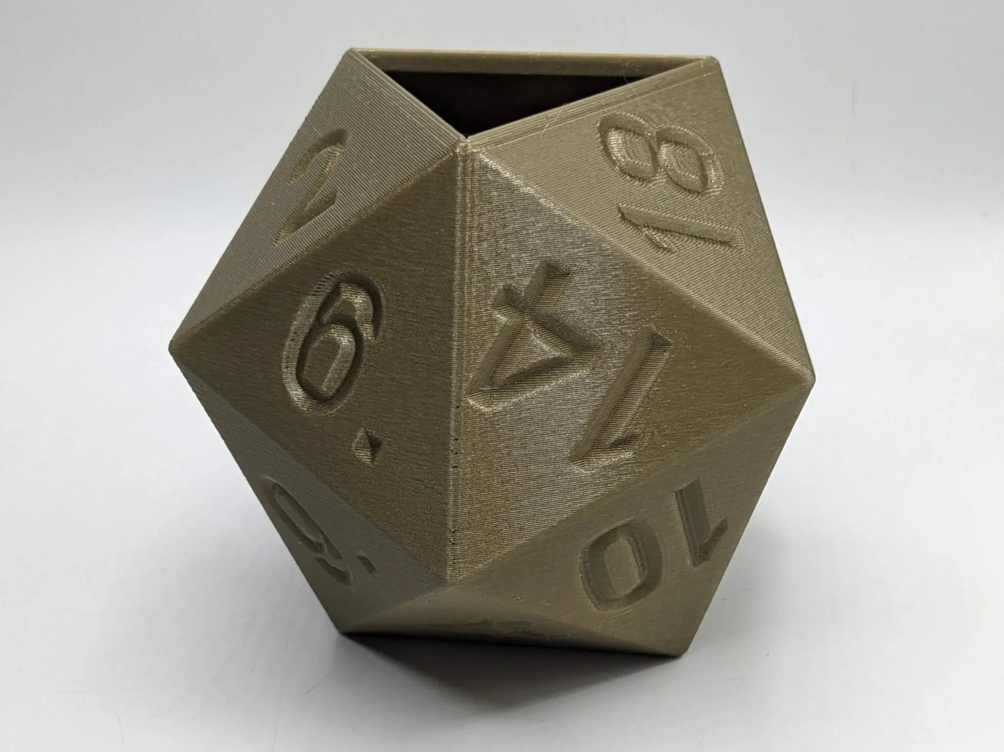 d20 pot2.jpg