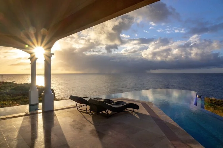 Cliff Villa hosts Bon Bini Holland