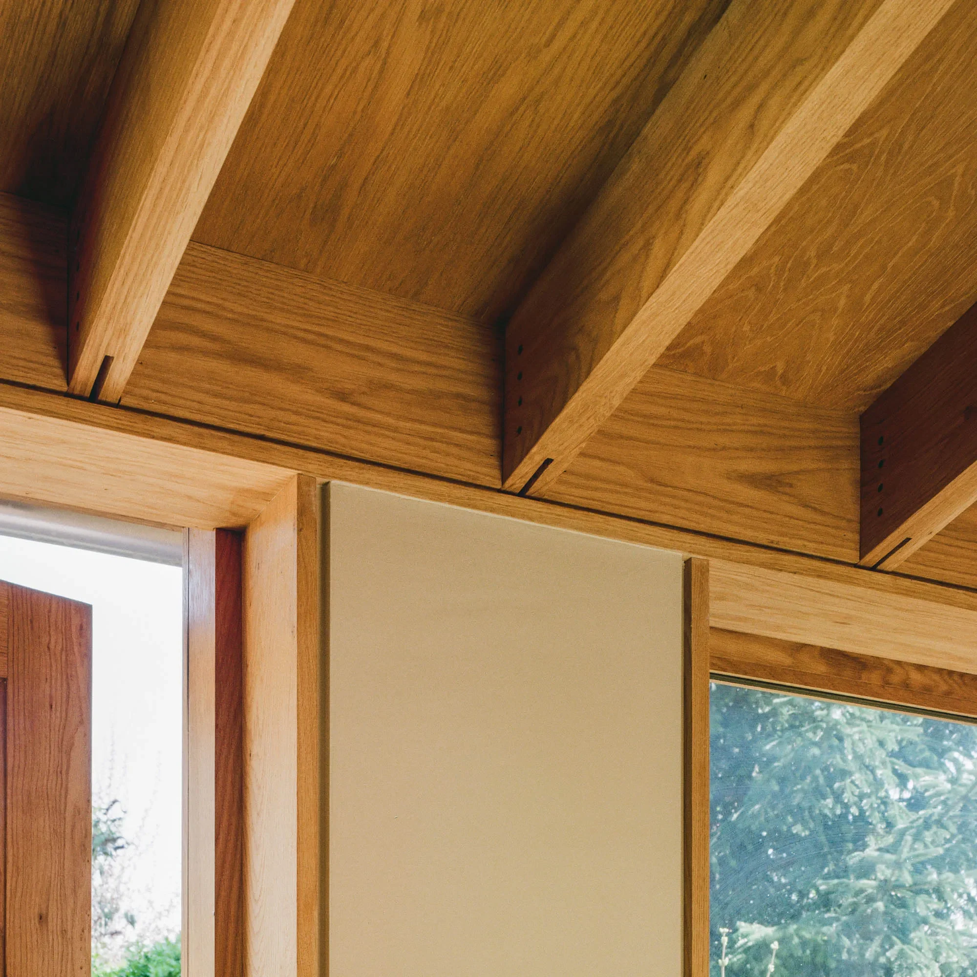 Exposed oak rafters to the new extension © Owen Vidler