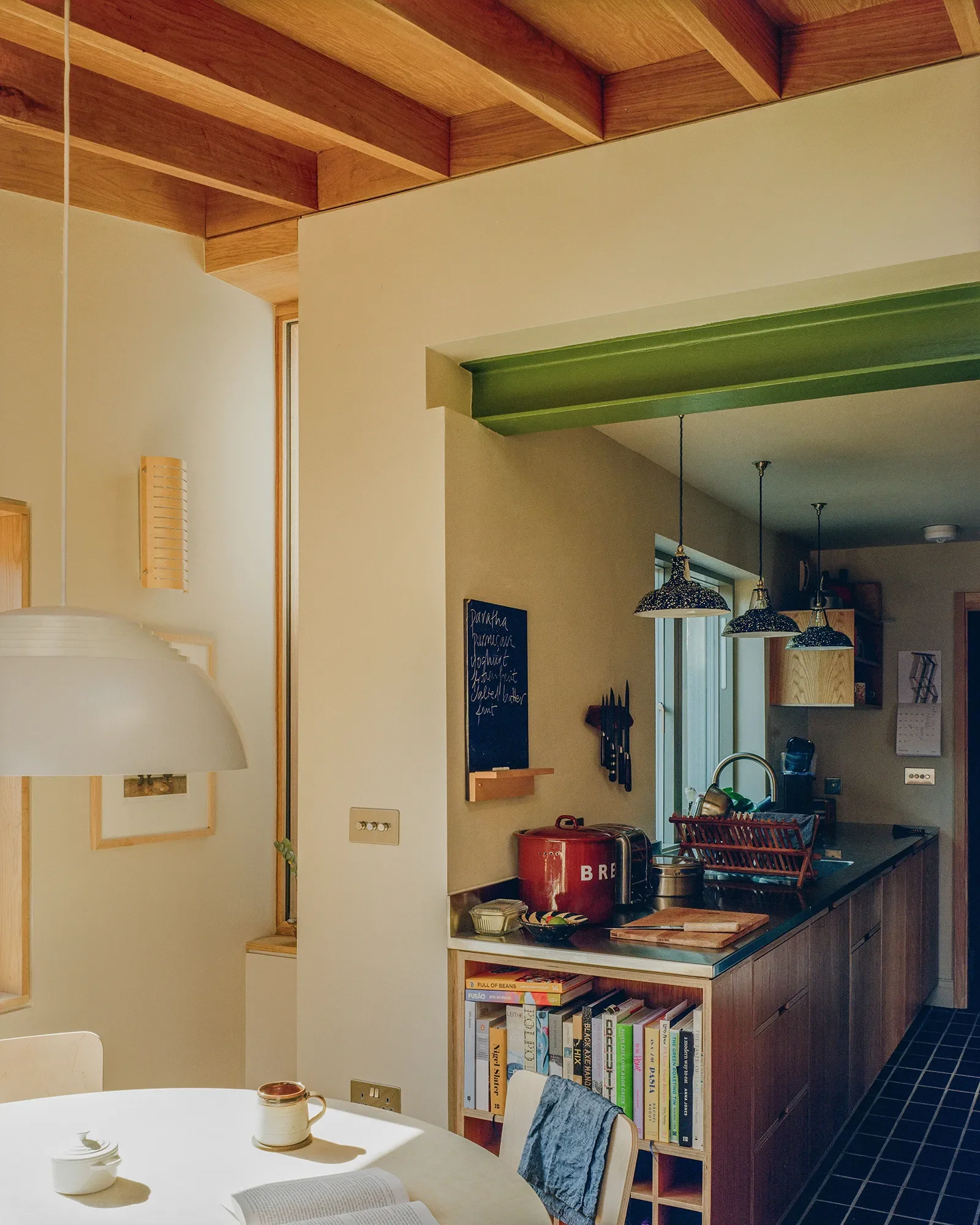 View of dining space towards the kitchen © Owen Vidler