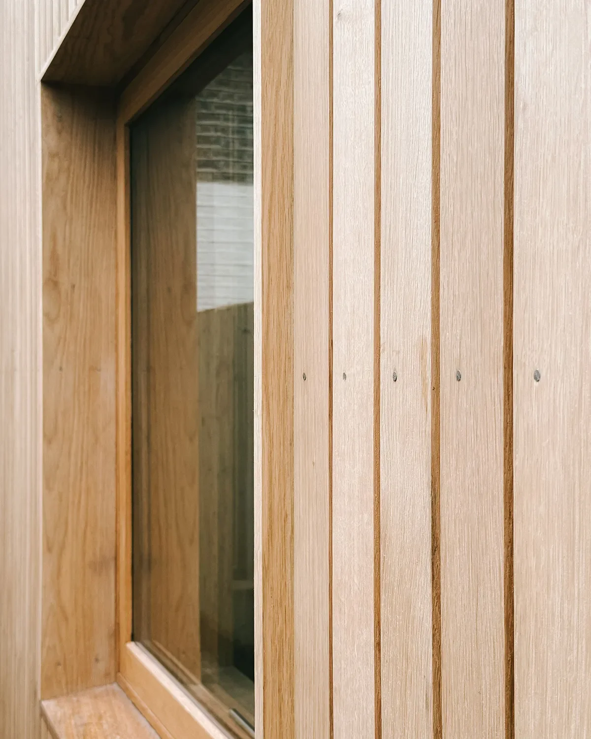 Oak cladding to window opening © Andy Matthews Studio
