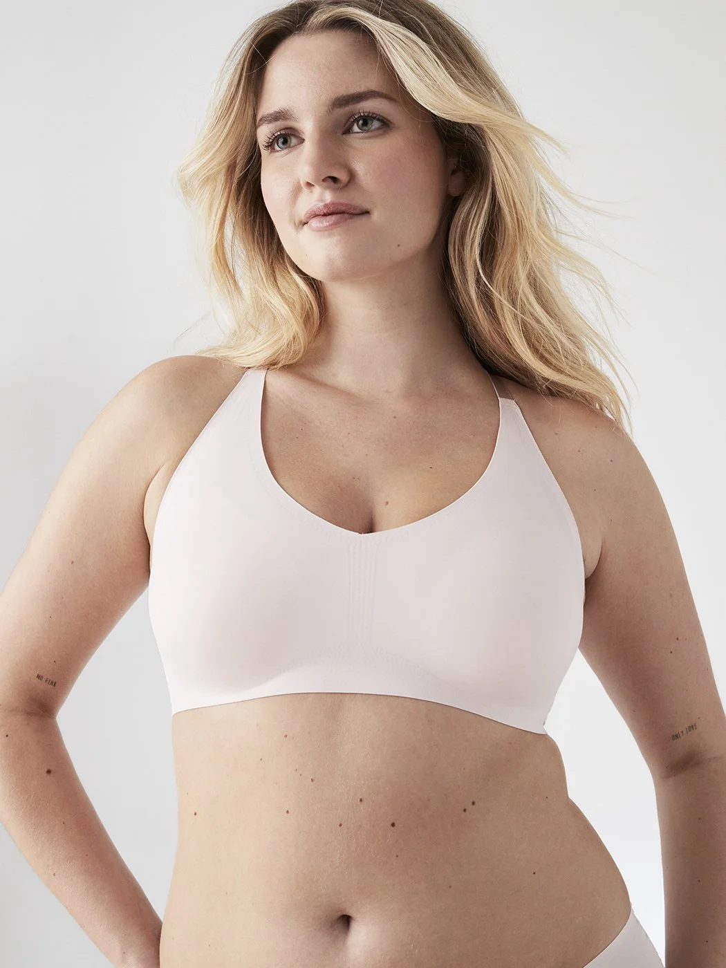 14886_690_TrueBodyBoostTriangleConvertibleStrap_ALT2_046_Low.jpg