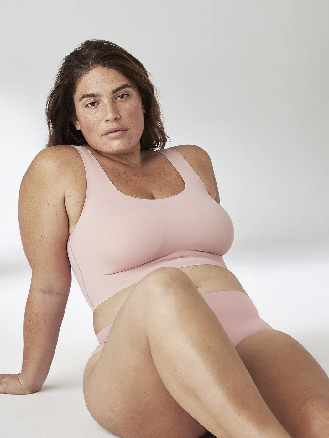16804_630_TrueBodyLiftScoopBra-FullCup_ALT3_064_Low.jpg