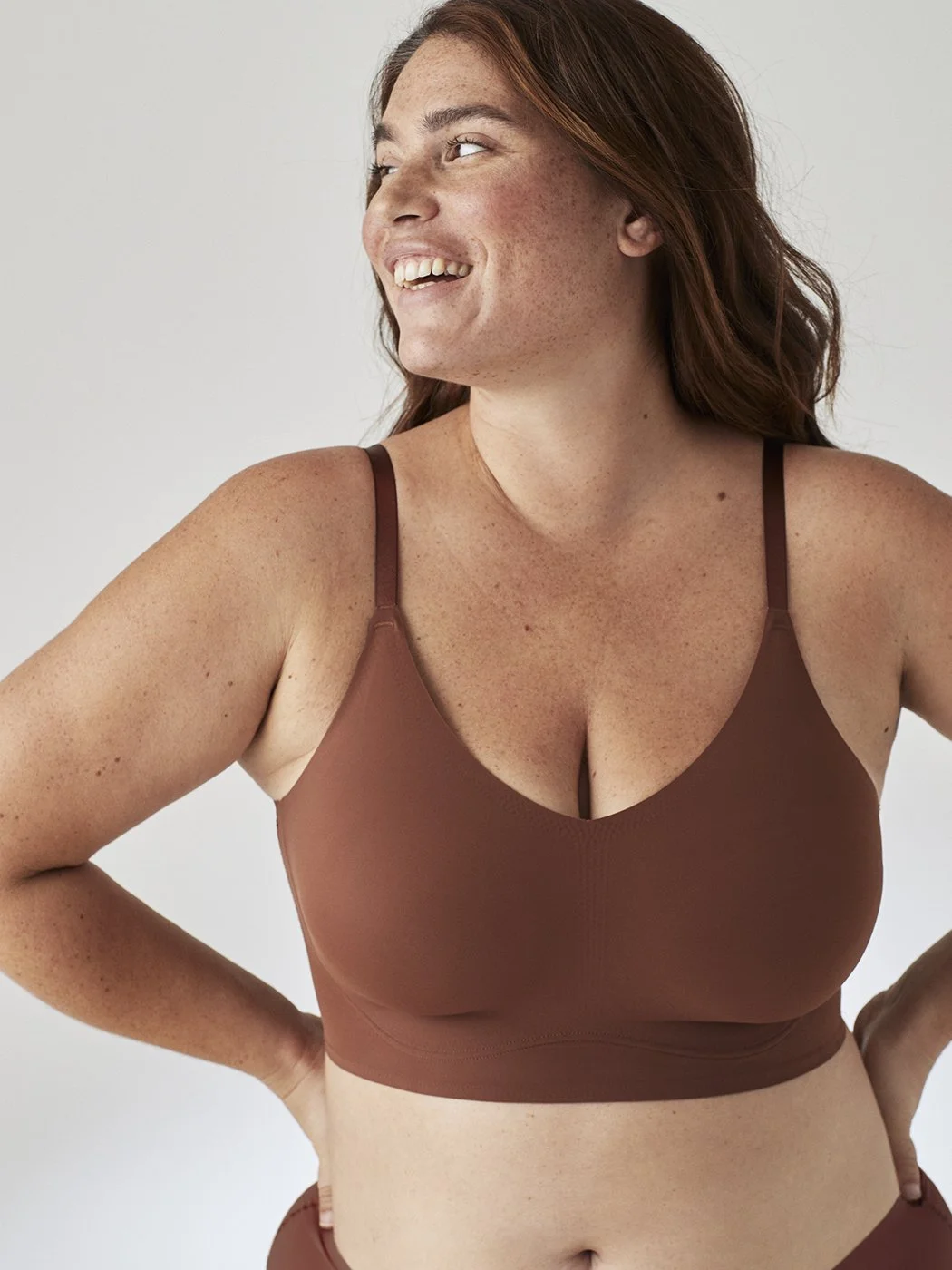 16872_212_TrueBodyLiftTriangleAdjustableStrapBra-FullCup_ALT2_010_Low.jpg