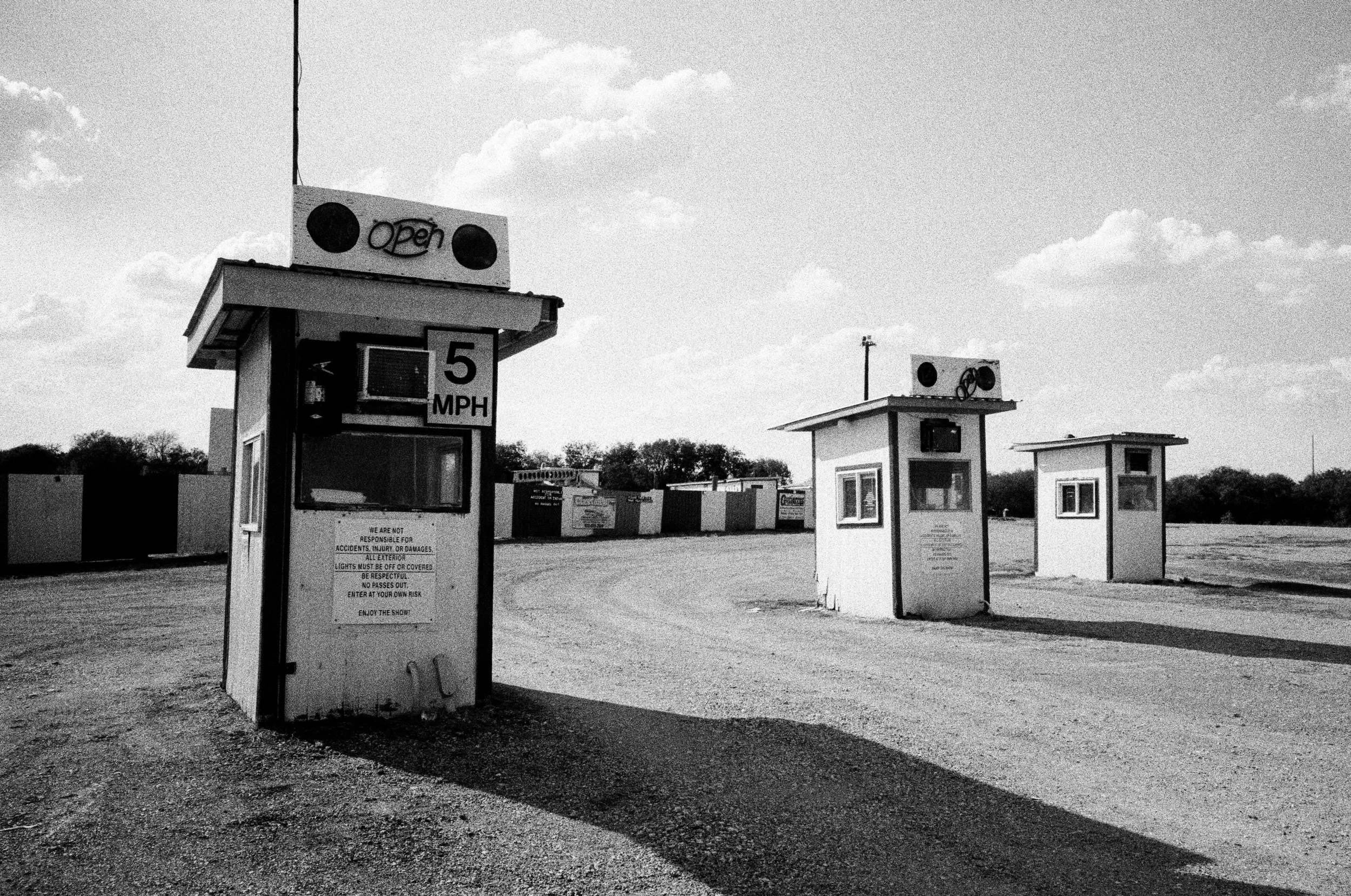 drive_in_bw-10.jpeg