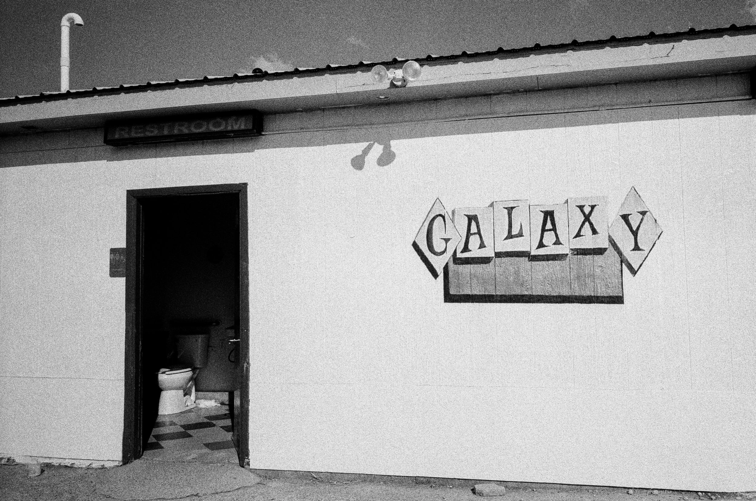 drive_in_bw-3.jpeg