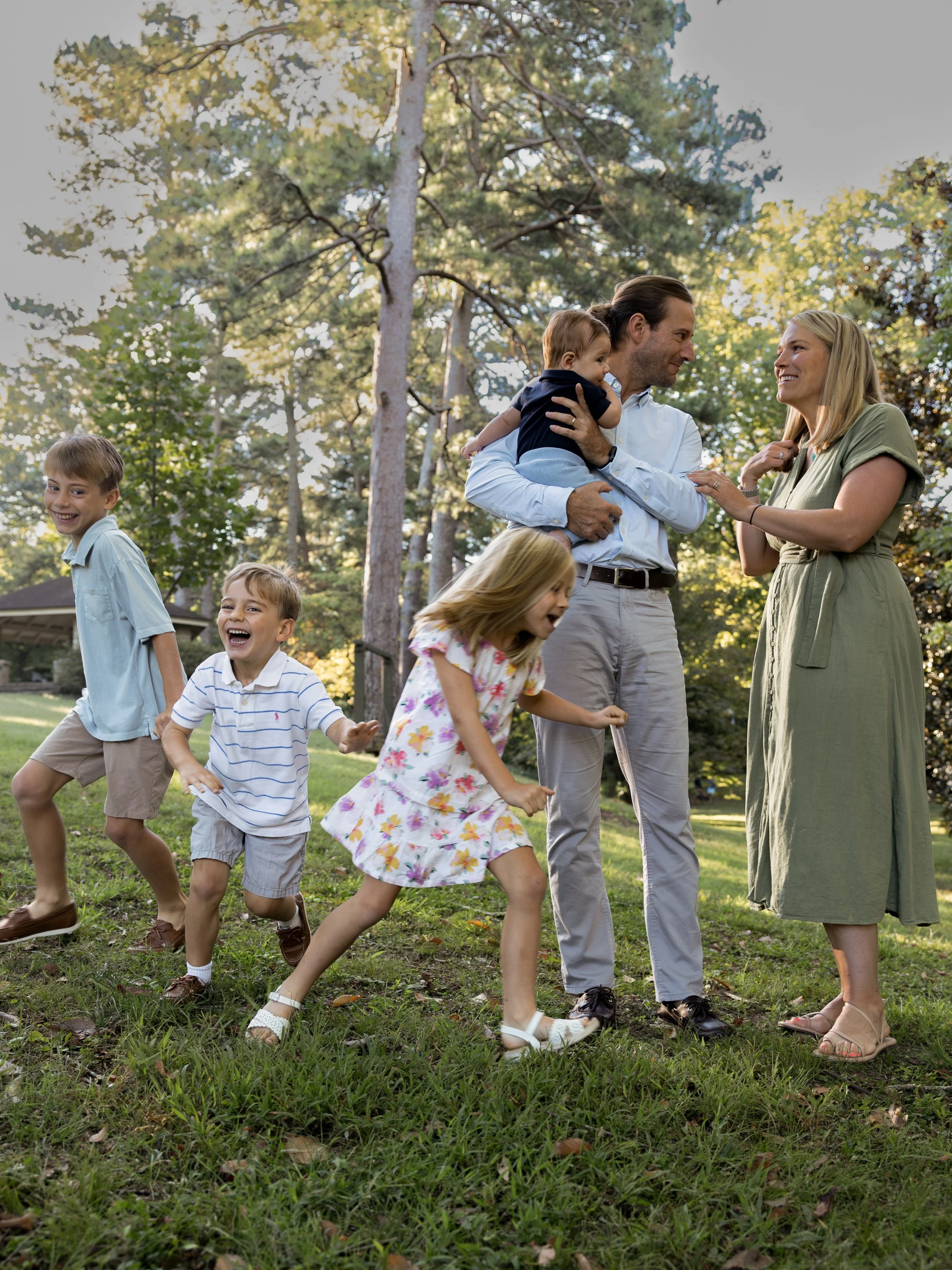 fall sessions are in full swing! kudos to this family of six who came ready to rock and roll. 20 minutes was all we needed to capture updated family portraits.

i have ONE last weekend session time available for the season &mdash; DM me if interested