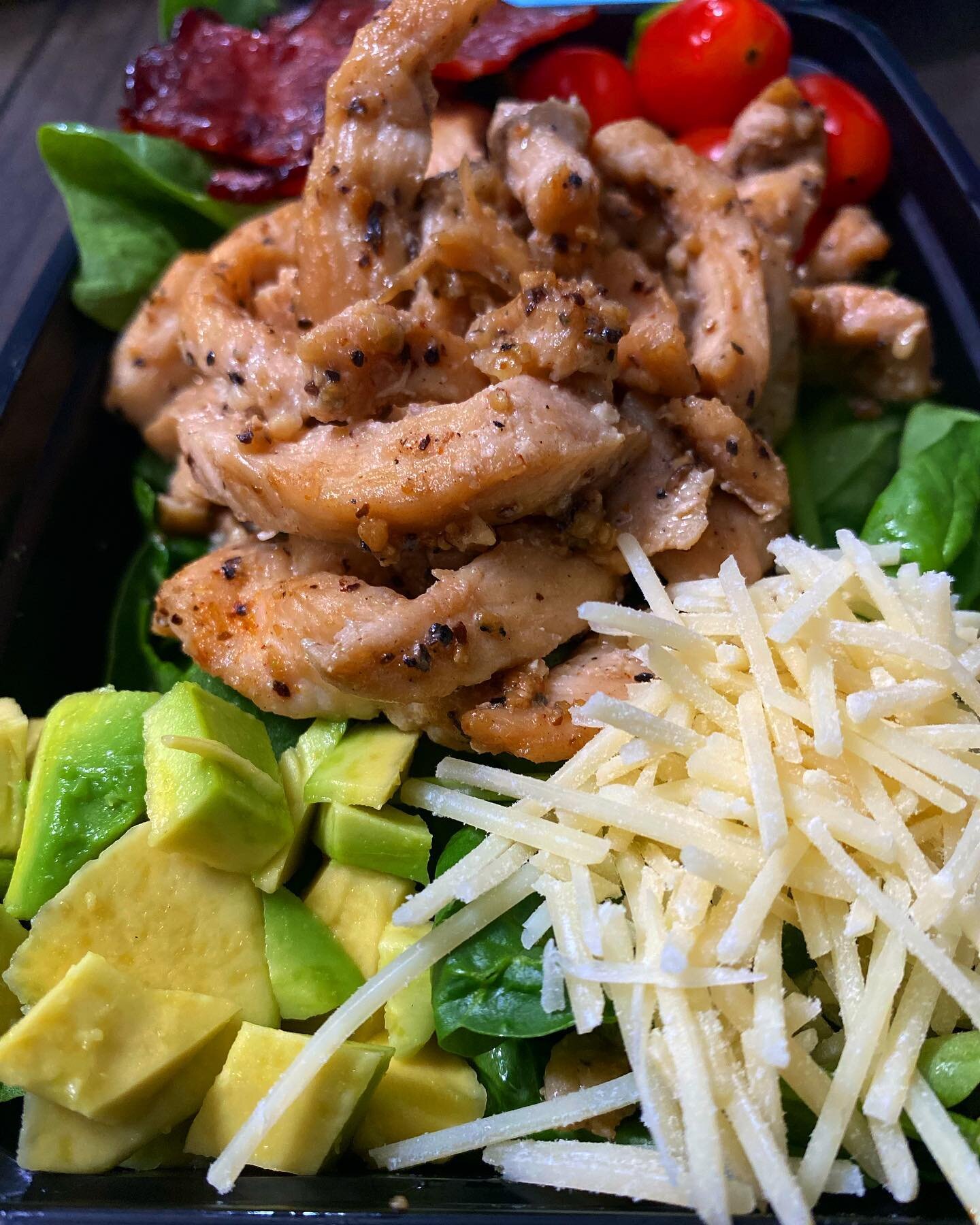 Chicken BLT Avocado Salad 🤩🤩🤩🤩