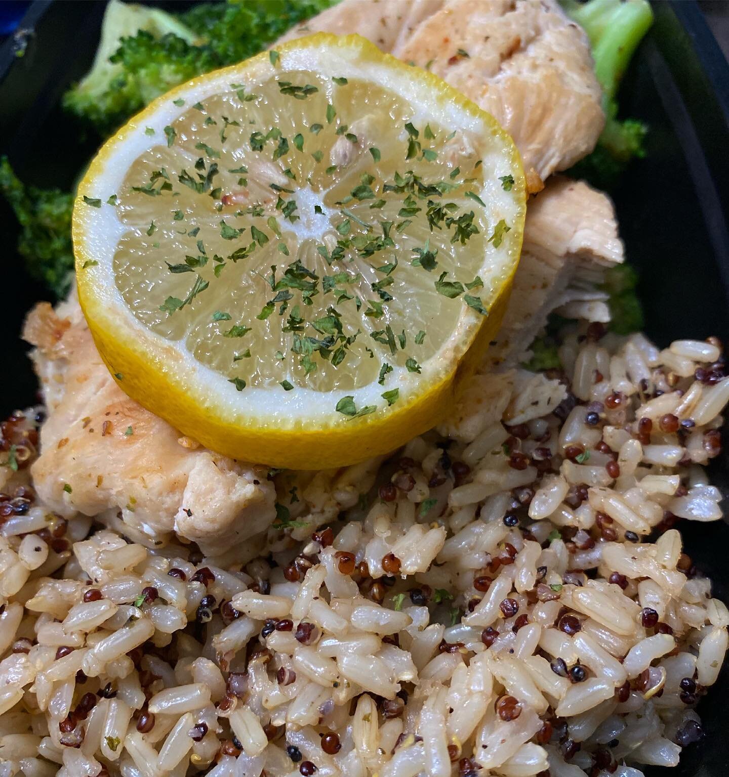 Garlic Herb Chicken Breast w/ Broccoli and Quinoa