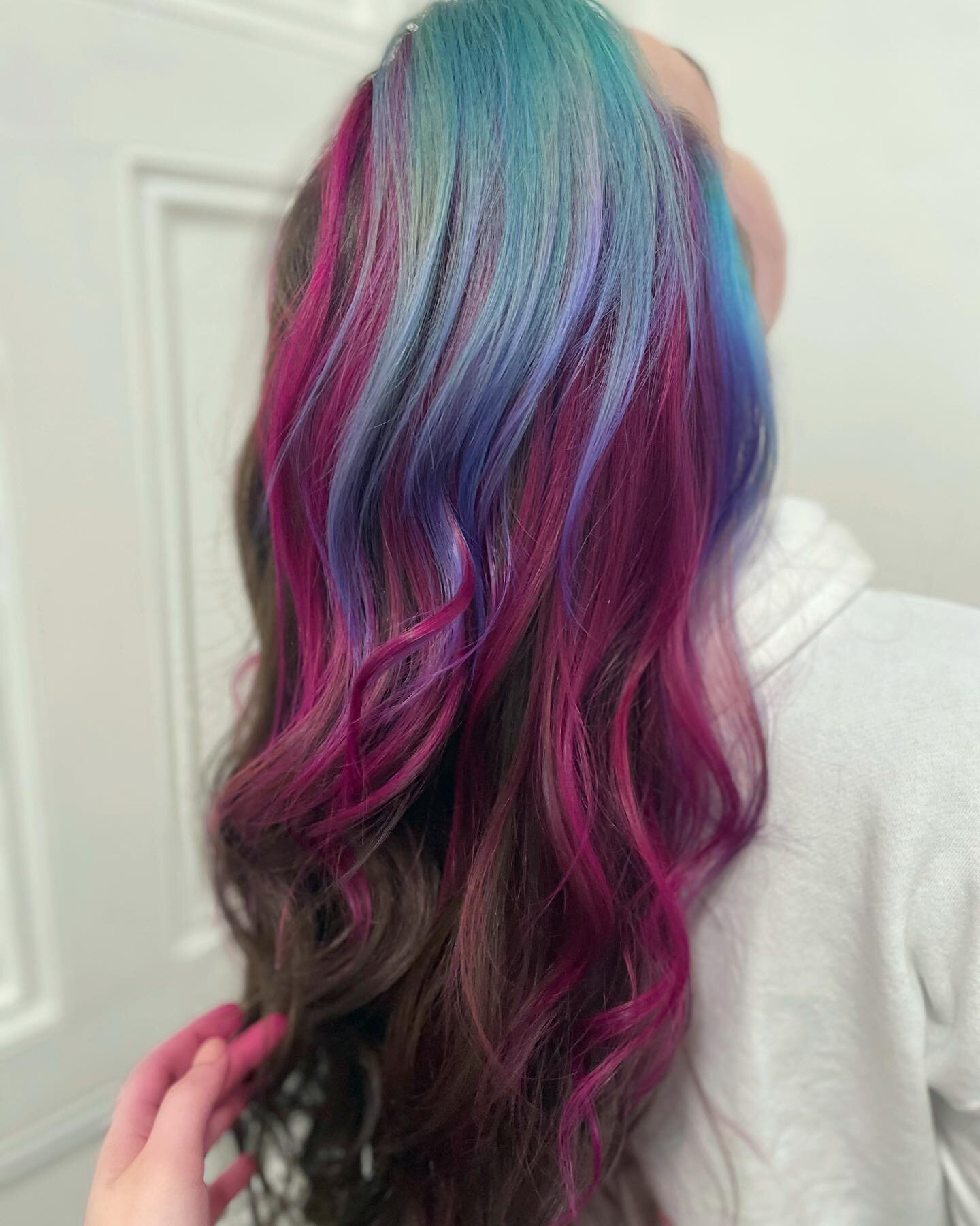 Tag @pravana in the comments💫
#pravana #pravanavivids #pravanamastercolorist #vividhaircolor #alternativehair #mermaidhair #alternative #coloredhairgoals #olaplex #saratogasprings #saratogaspringsny #saratogahairstylist #saratogasalon #saratogavivid