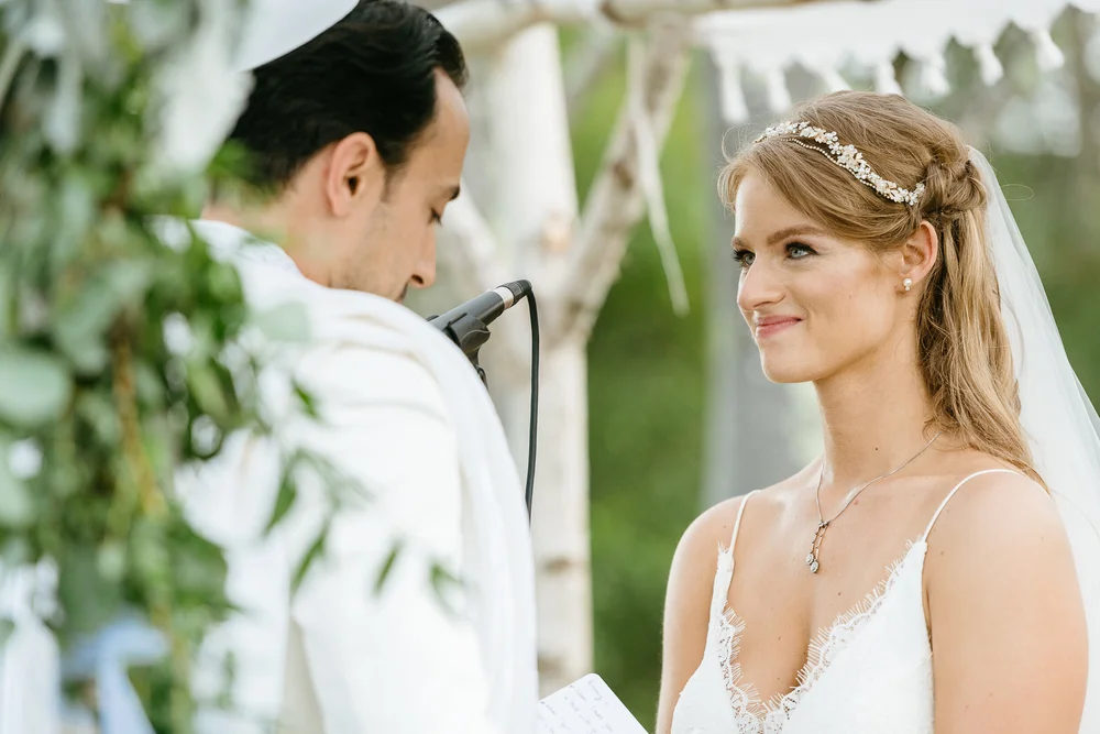 The Luminous Bride. Makeup and Beauty in Studio and on Location.