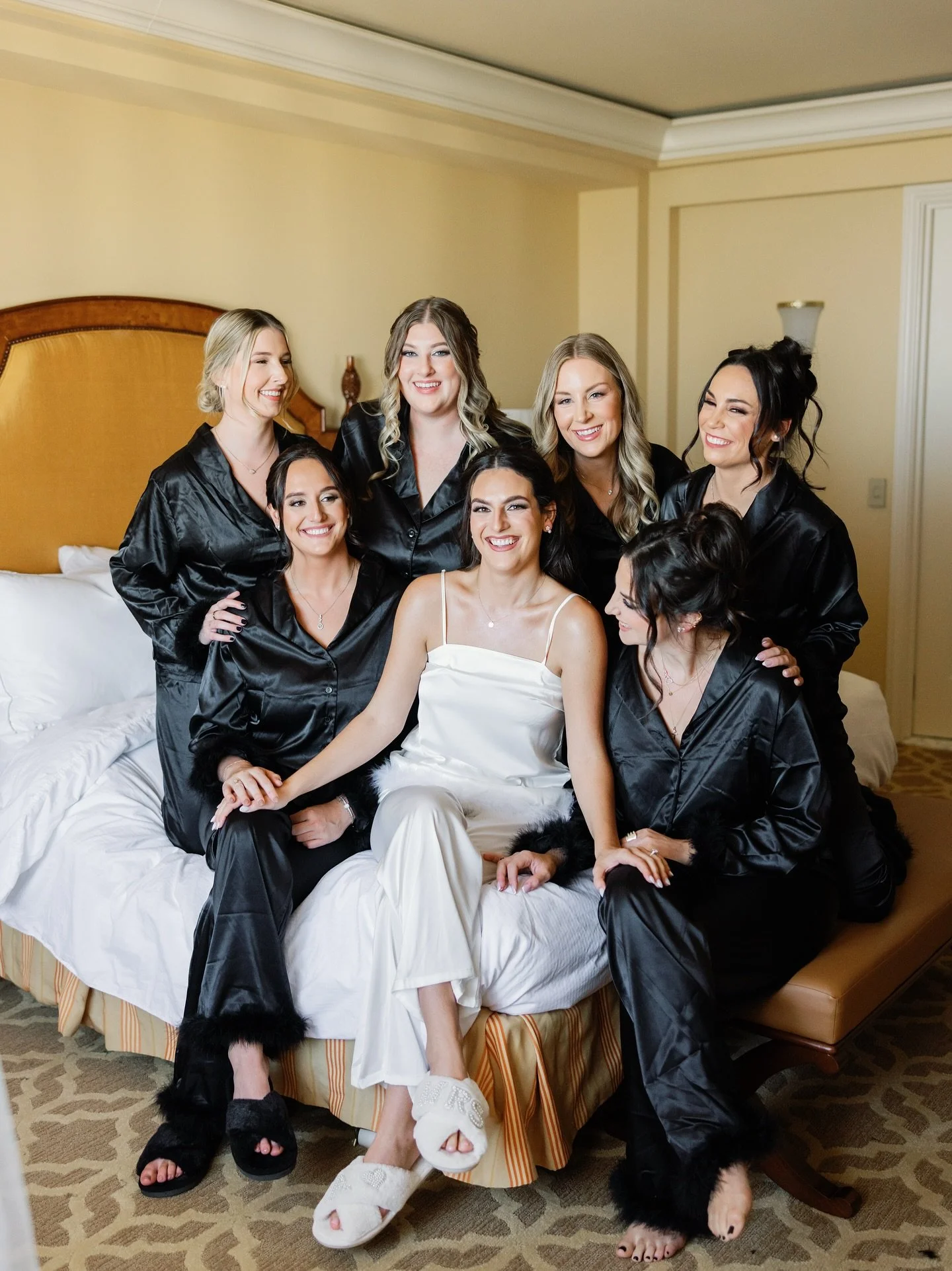Bridal mornings are all about good energy, good company, and a little bit of champagne before the big moment! 👌🏼🤍

Vendor Team:
Event Planner: @gracefulgatheringslv 
Venue: @hiltonllv 
Photography: @peytonmichellephoto 
Hair &amp; Makeup: @beautyh