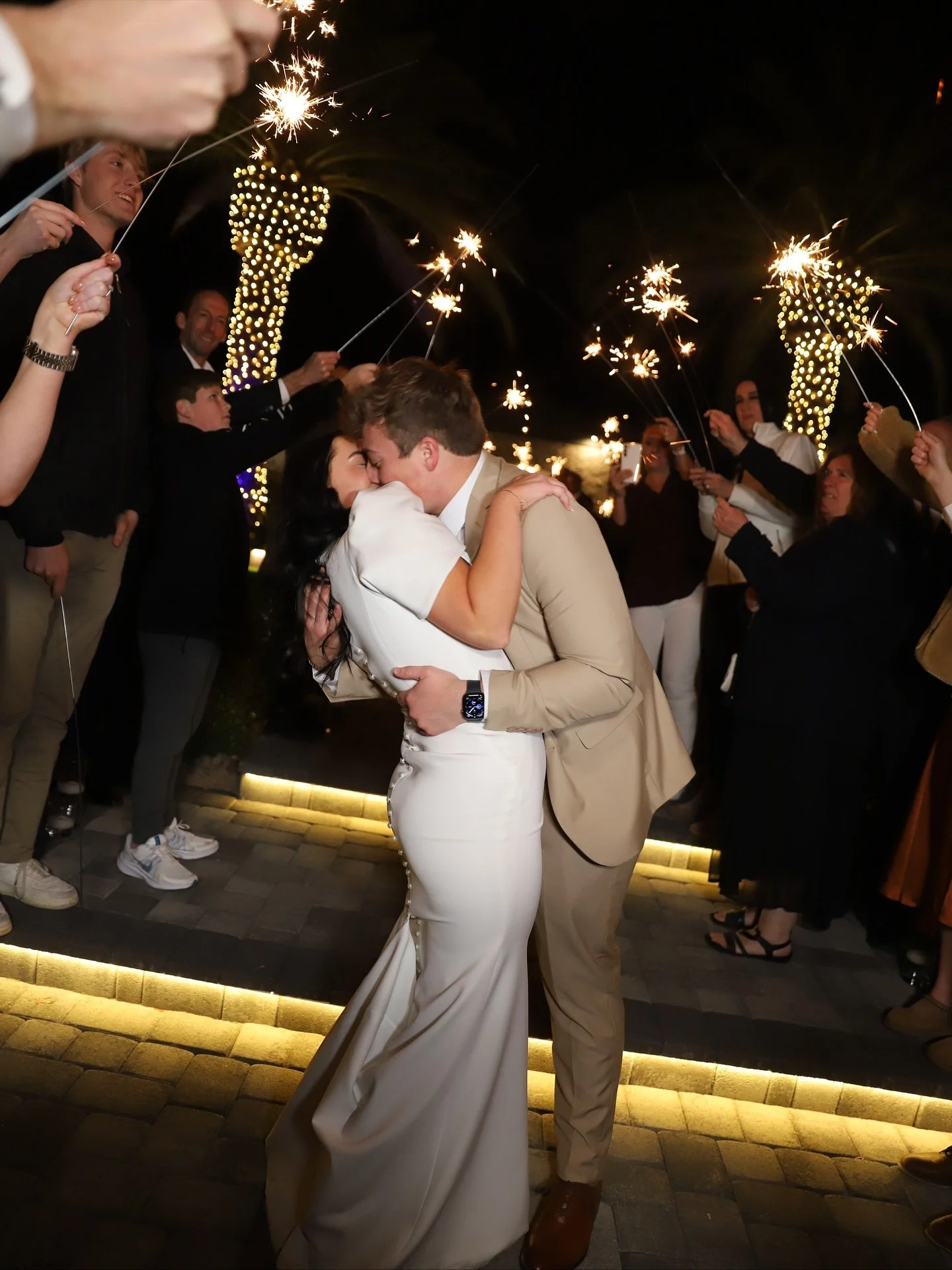 A sparkler moment never misses ✨🩷

#weddingplanner #weddingday #weddinginspo #weddingdayinspiration #lasvegaswedding #sparkler #weddingreception #lasvegas