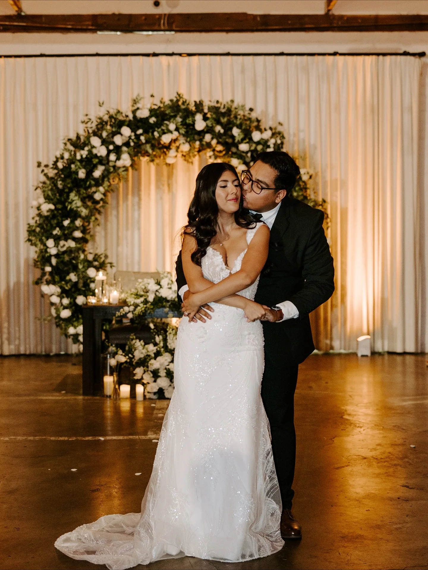 Simple is stunning. When the details are intentional, the atmosphere creates itself. I loved seeing this vision come to life. 🤍✨

Event Planner: @gracefulgatheringslv 
Photography: @katelynfayephoto 
Flower Wall: @flowerwallslasvegas 
Venue: @doylel