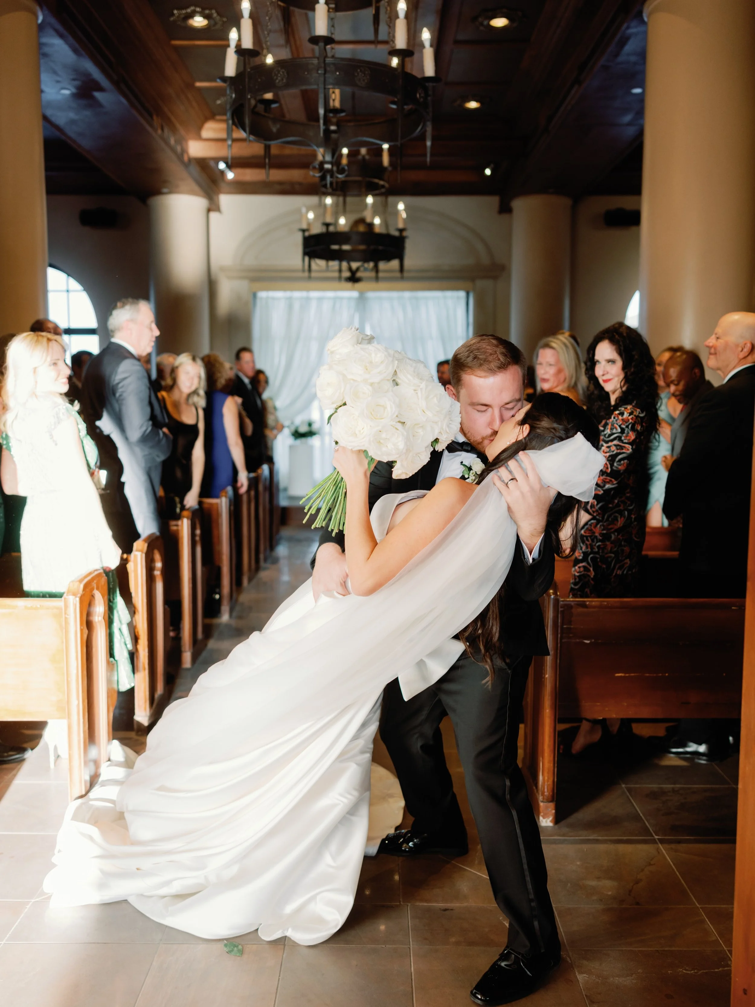 Still not over Sydney + Trent&rsquo;s wedding day at @hiltonlakelasvegasresort ✨ The perfect mix of romantic European charm and classic Las Vegas beauty. From the waterfront views to the stunning Italian-inspired setting, this venue truly feels like 