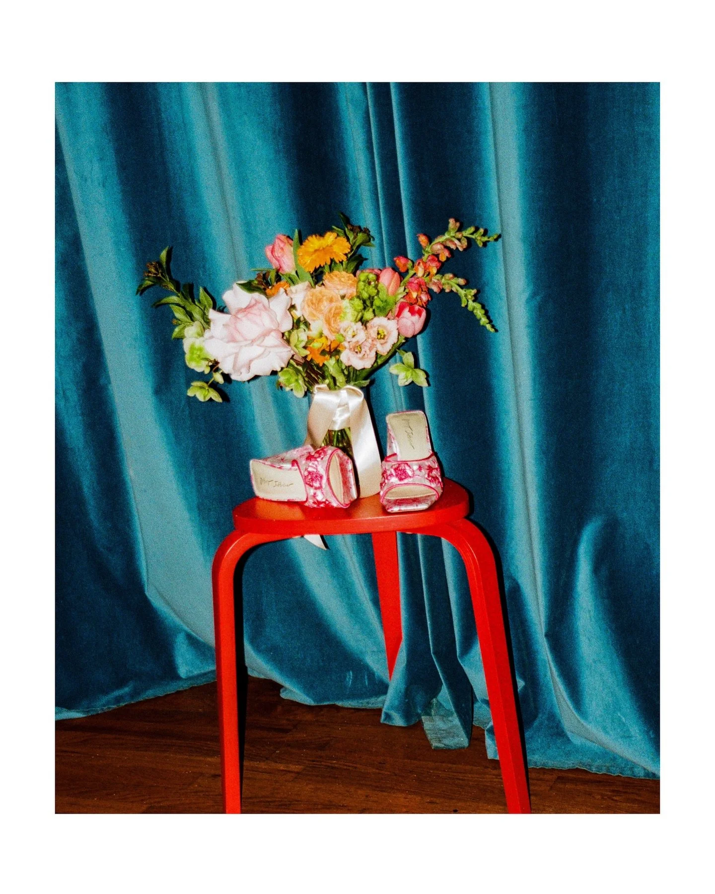 Danielle and Kevin’s Intimate Chicago Wedding shot on Filmš¦¢
The morning of their wedding started in Logan Square at a lil Airbnb. They got ready semi-together before their first look and private vows in the backyard, after quite a few tears a