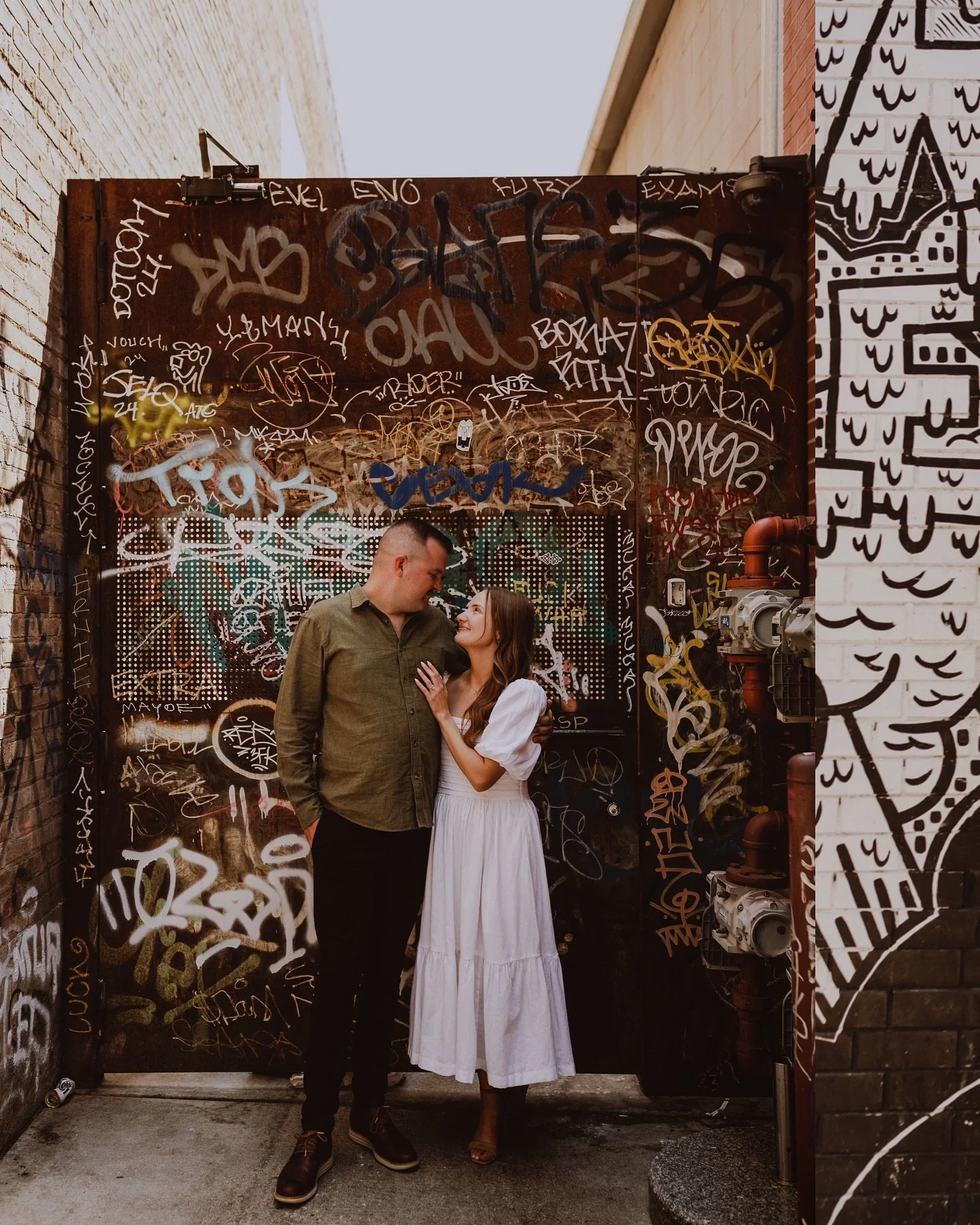 Hannah + Tims West Loop engagement portraits🦢