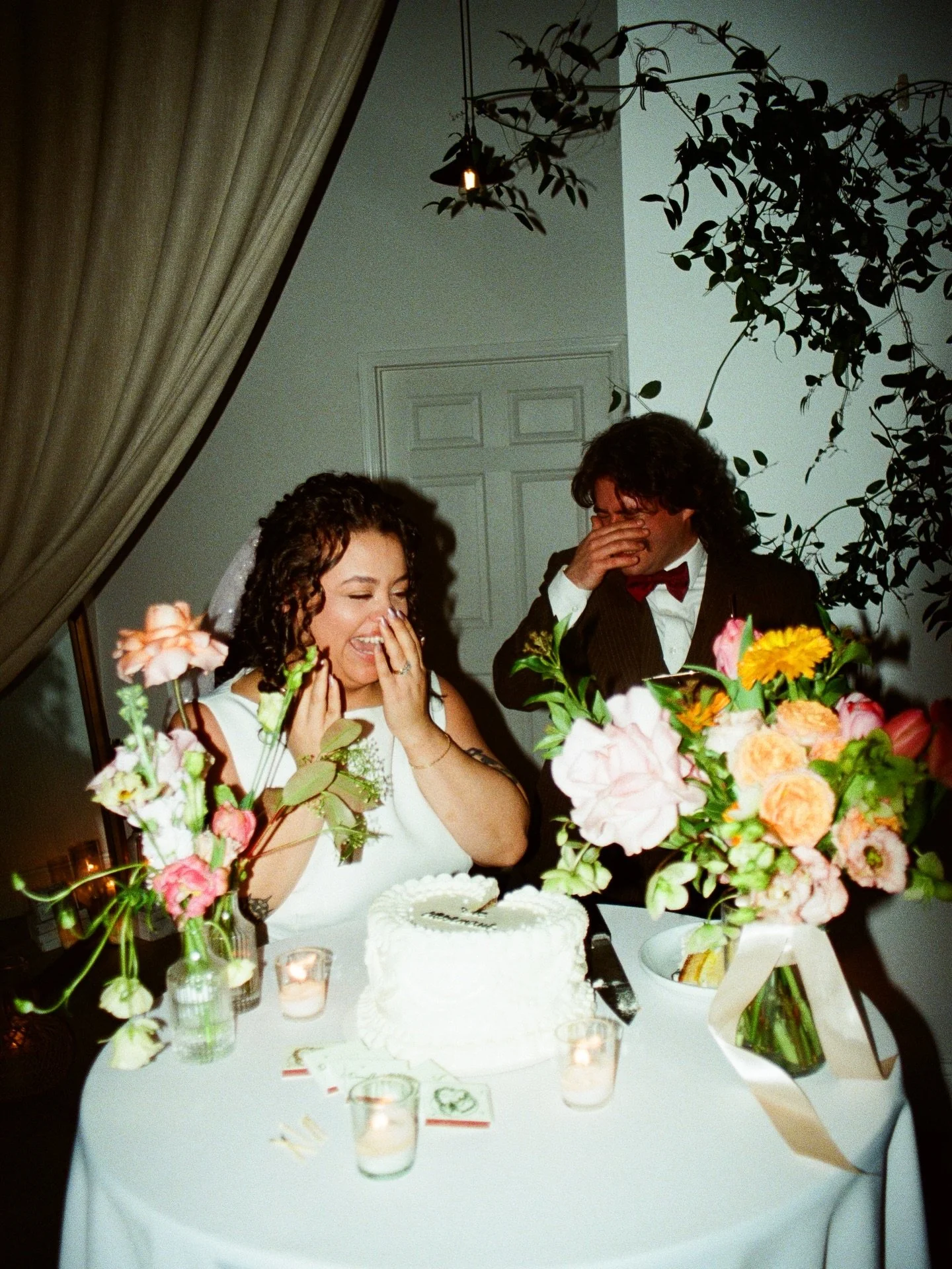 I also instinctively throw up a peace sign whenever I see a camera pointed at me #microwedding #candidweddingphotographer 
-this song is so fitting bc I fall in love w these photos again again every time I revisit this gallery, this day, these specia