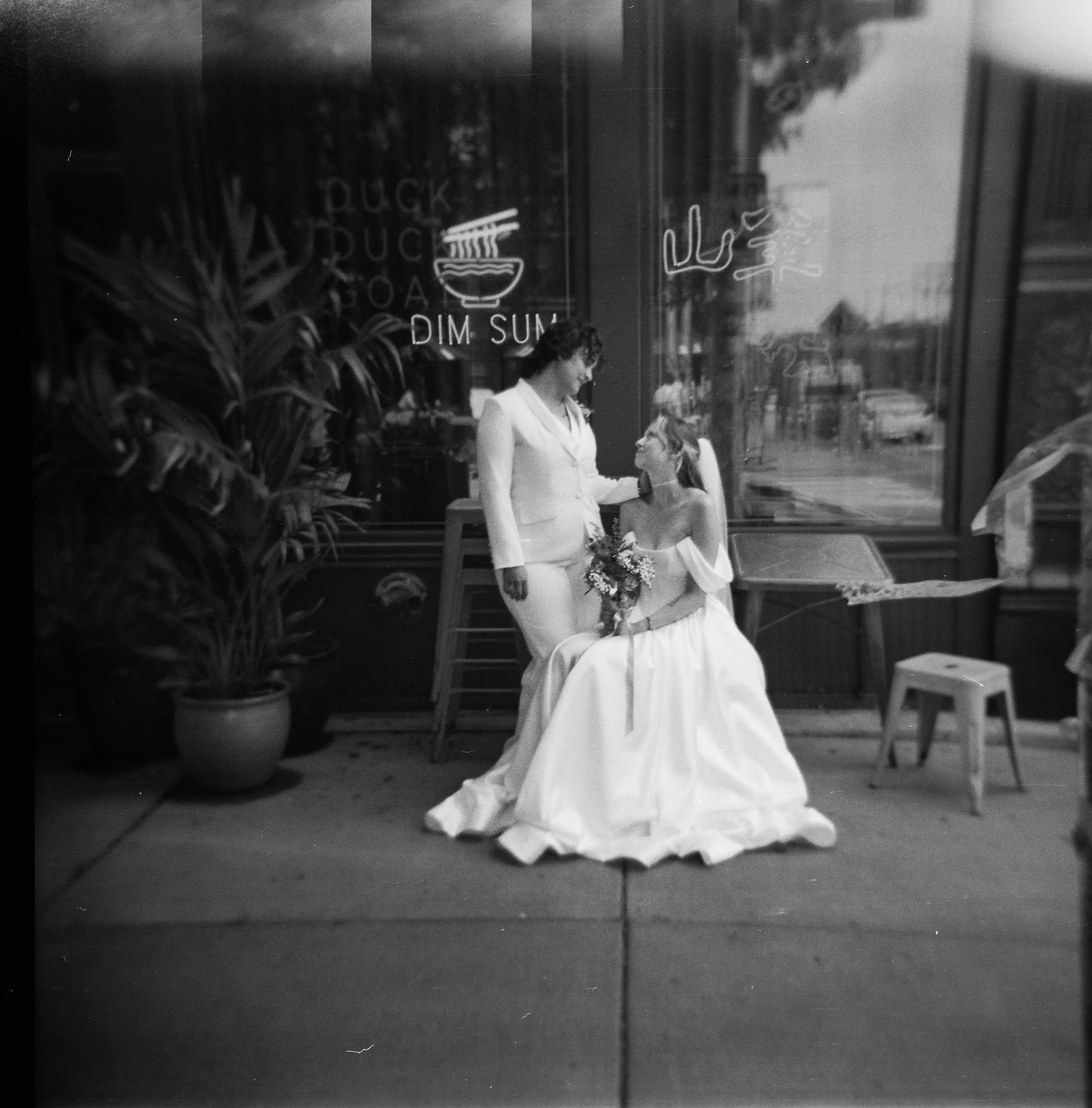 Phoebe+Adelle.Holga120mmFilm.Ttolbphotog-7.jpg