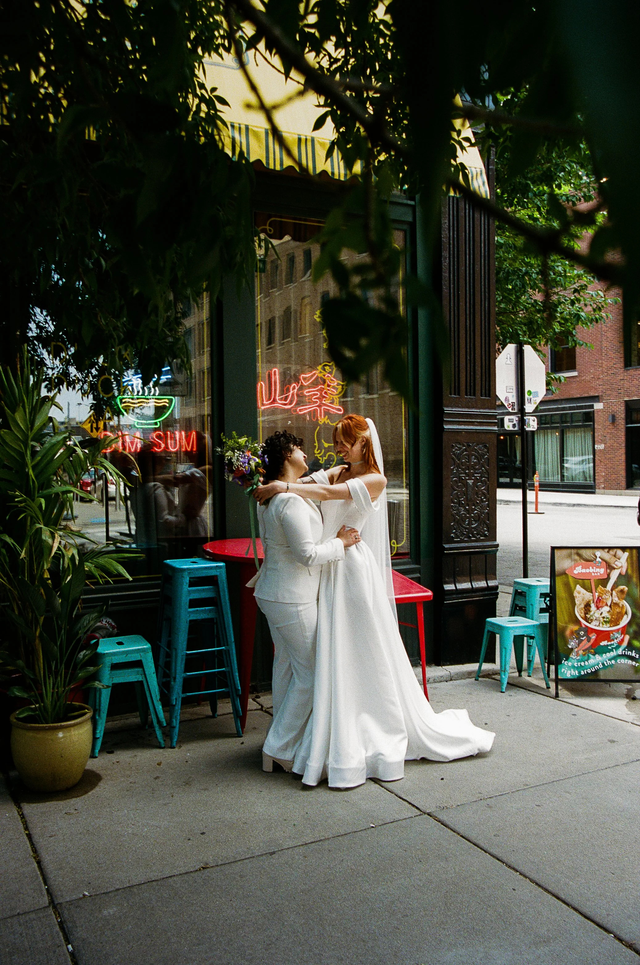 Phoebe+Adelle.Chicago.LilyPool.Wedding.Ttolbphotog-1169.jpg