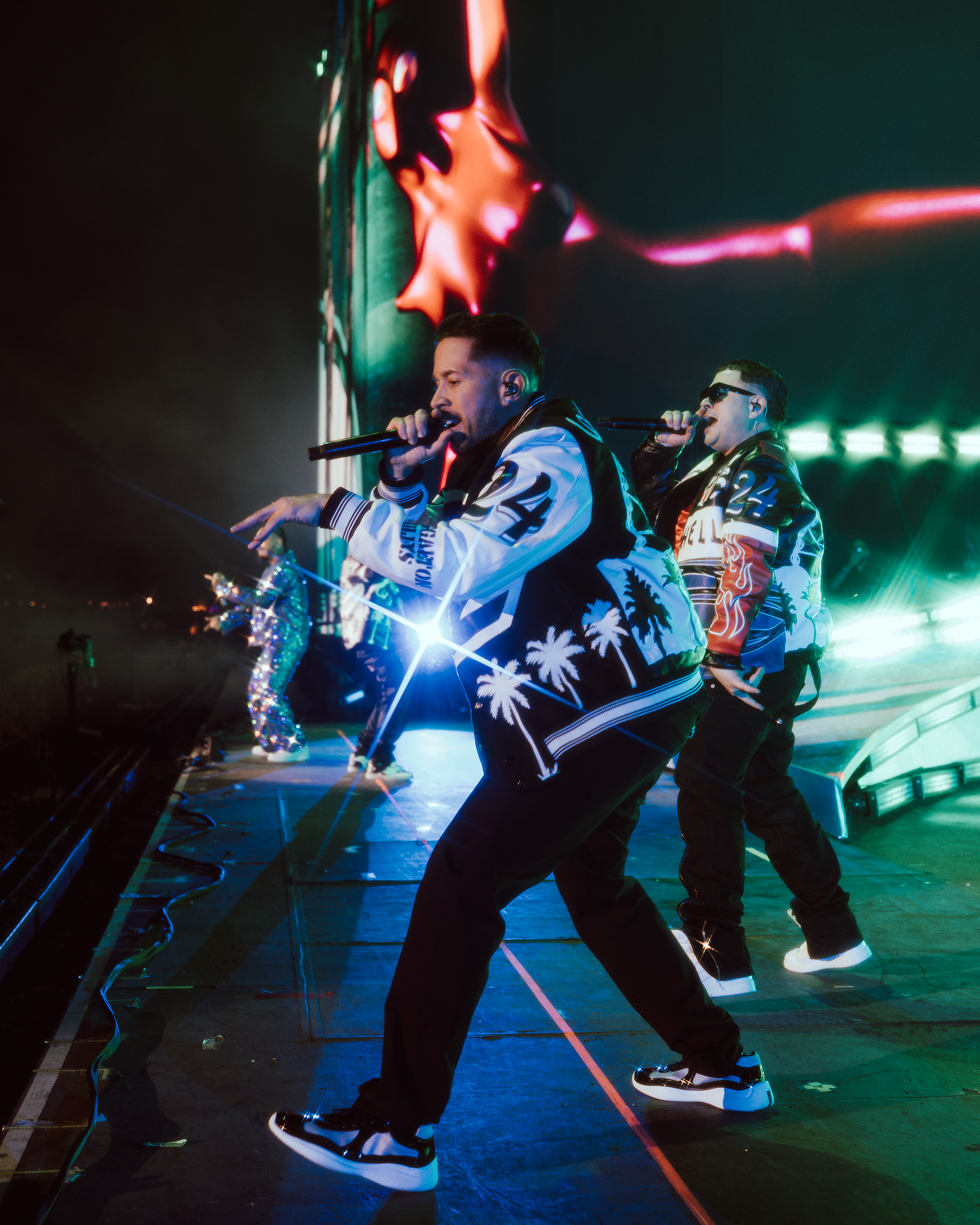08_JBalvin_CoachellaW1_@davemalave_25color.png