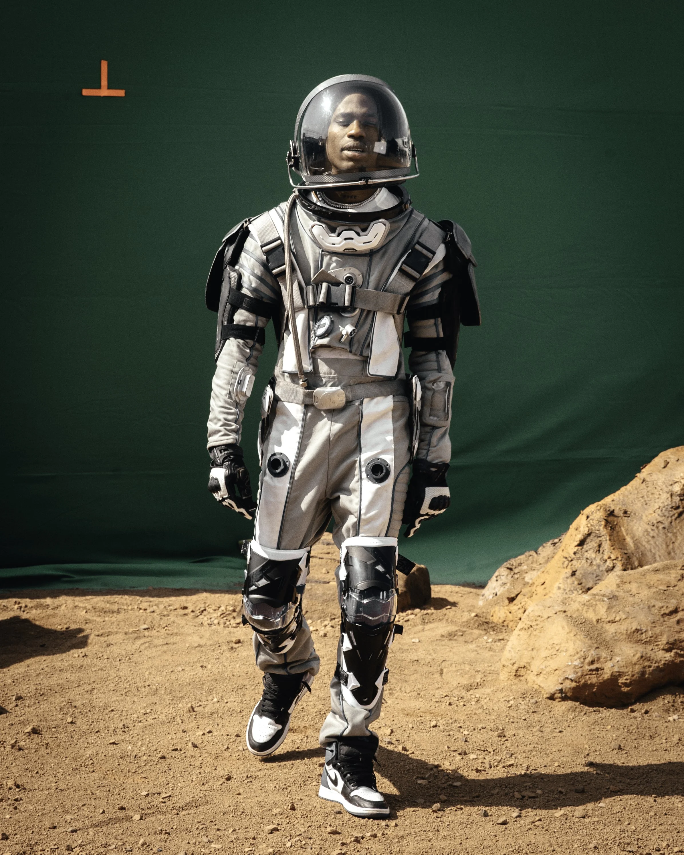 MARS_TRAVIS_BUZZ22.jpg