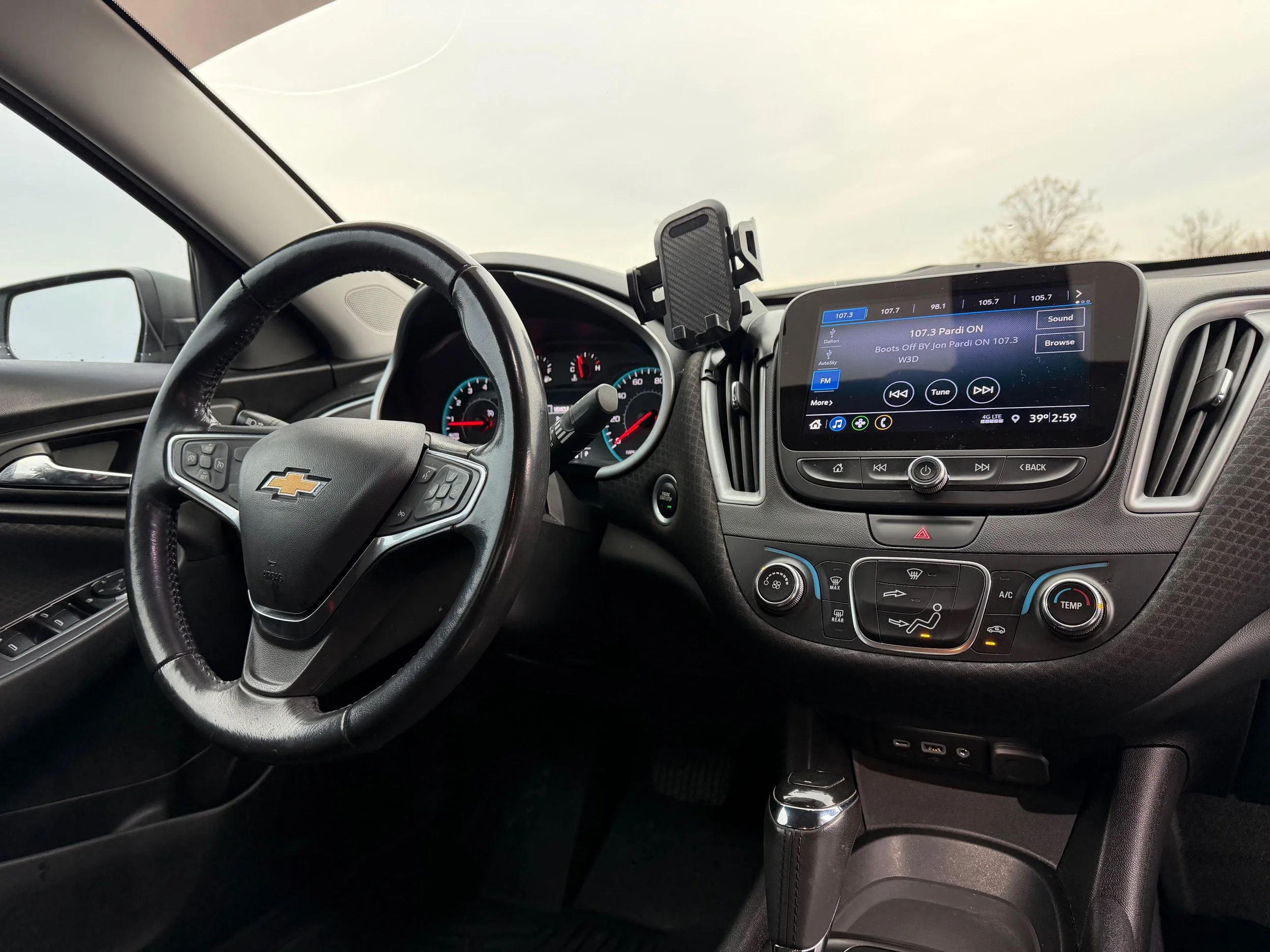 2019 Chevy Malibu silver 10.jpg