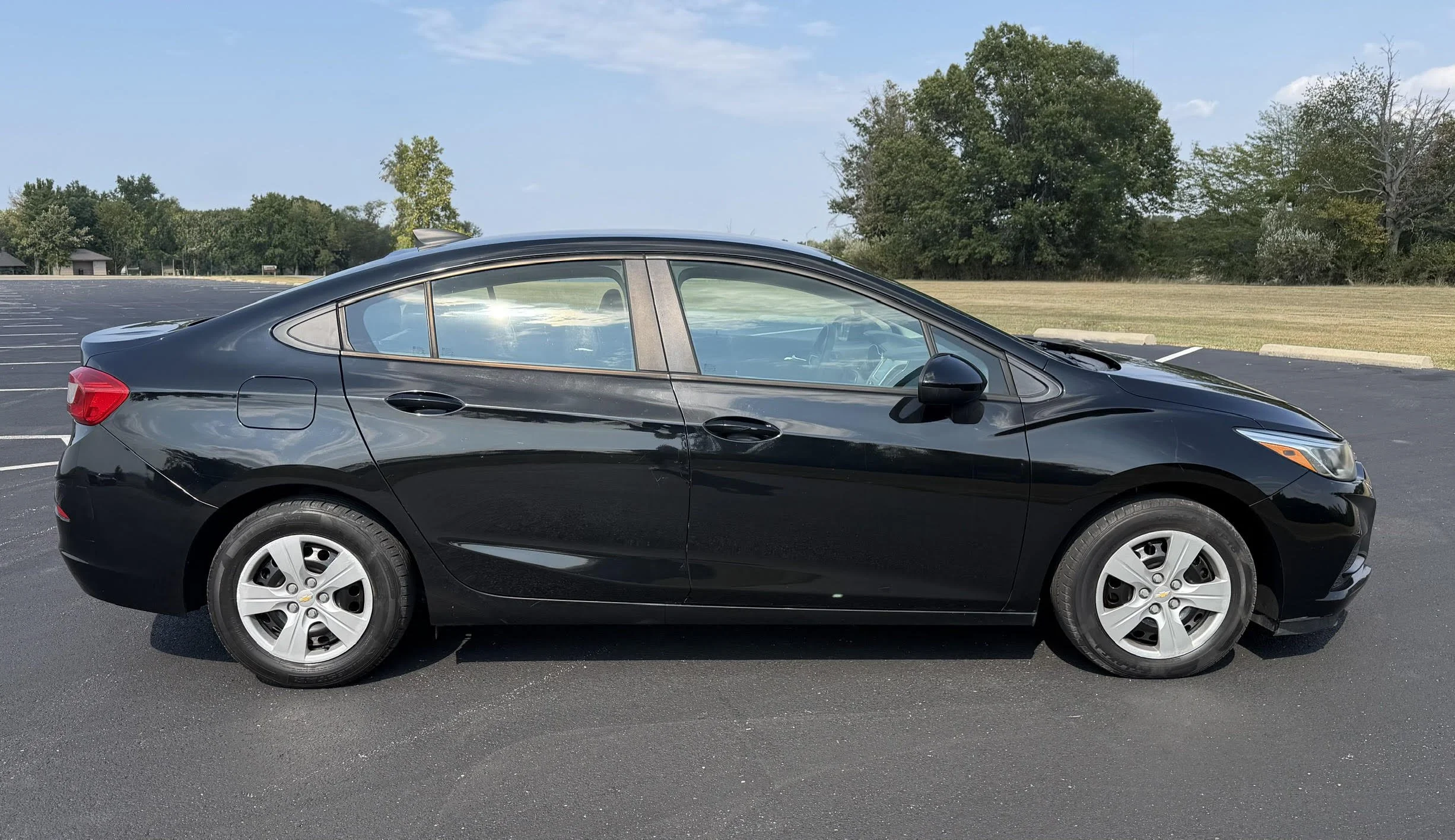 2017 chevy cruze black.jpg