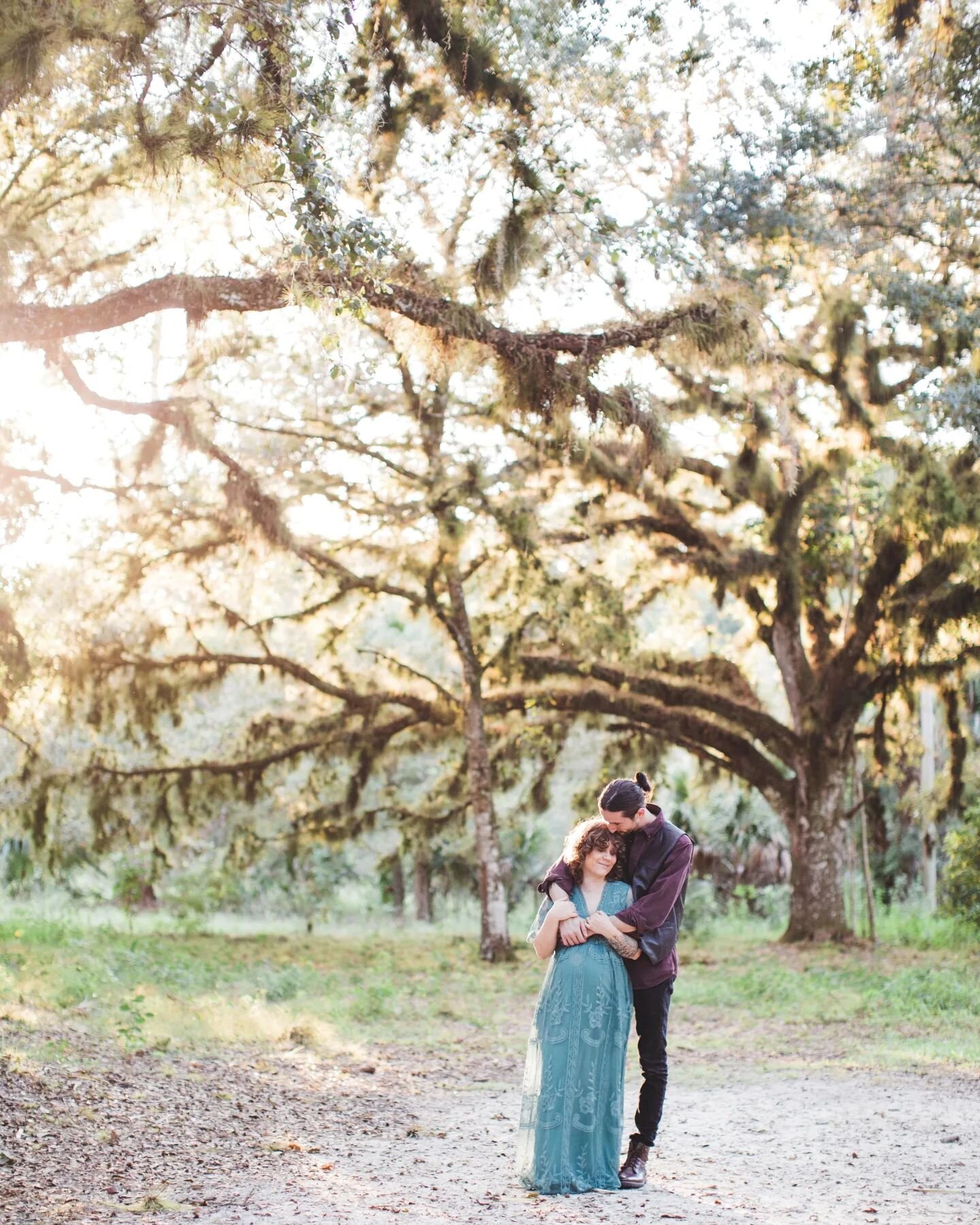 One of my favorite things in life is to watch the way sunlight plays peek a boo through trees and leaves! 🌞🌳❣

#treasurecoast #portraitphotographer #portsaintluciephotographer  #maternityphotographer #maternitydiary #psl #jensenbeachfl #stuartflori