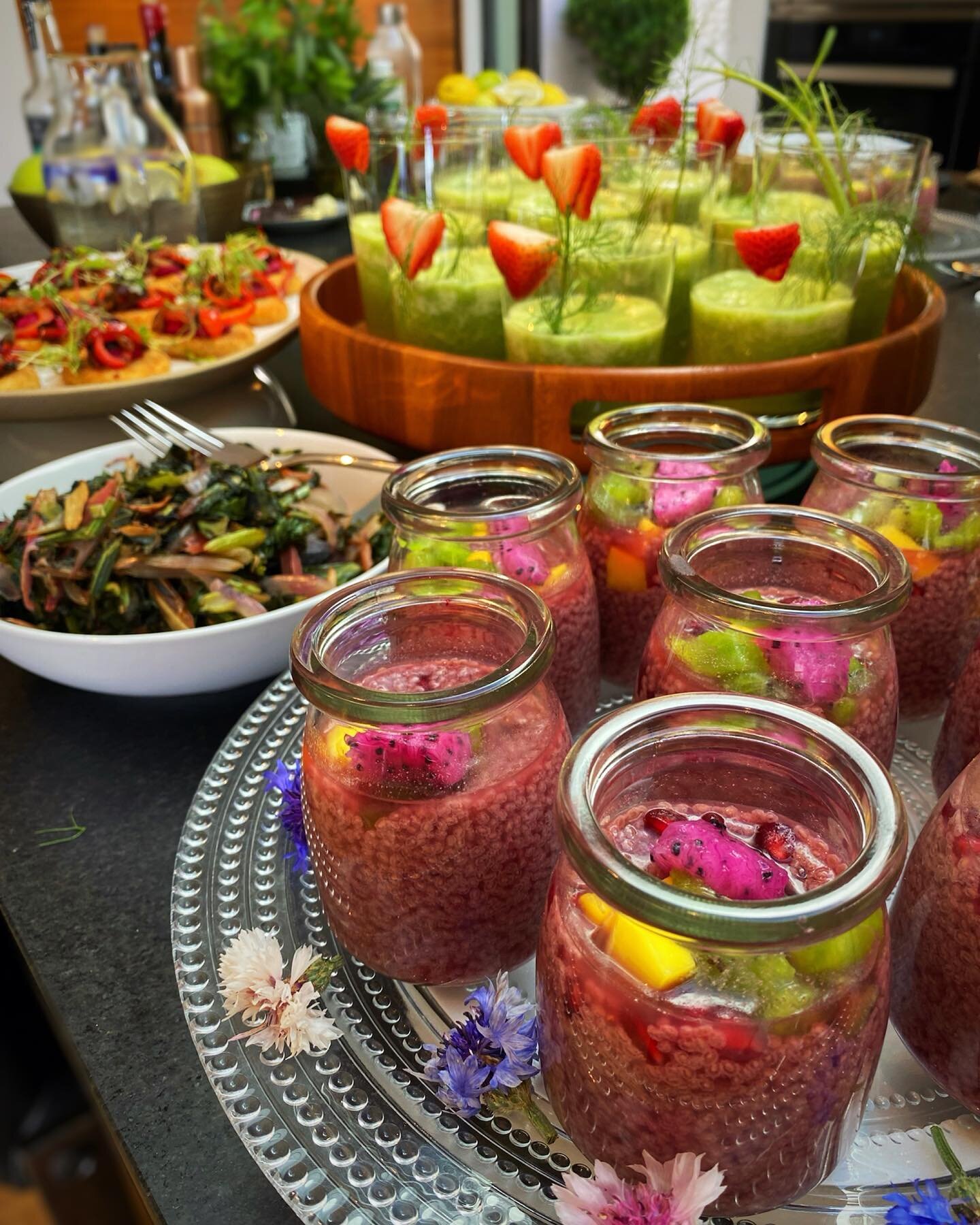 Rainbow Brunch 🌈 Watermelon-Young Coconut Chia Parfait, Fennel-Pineapple-Coconut Smoothie, Cauliflower Hash browns with Peperonata, and Saut&eacute;ed Rainbow Chard