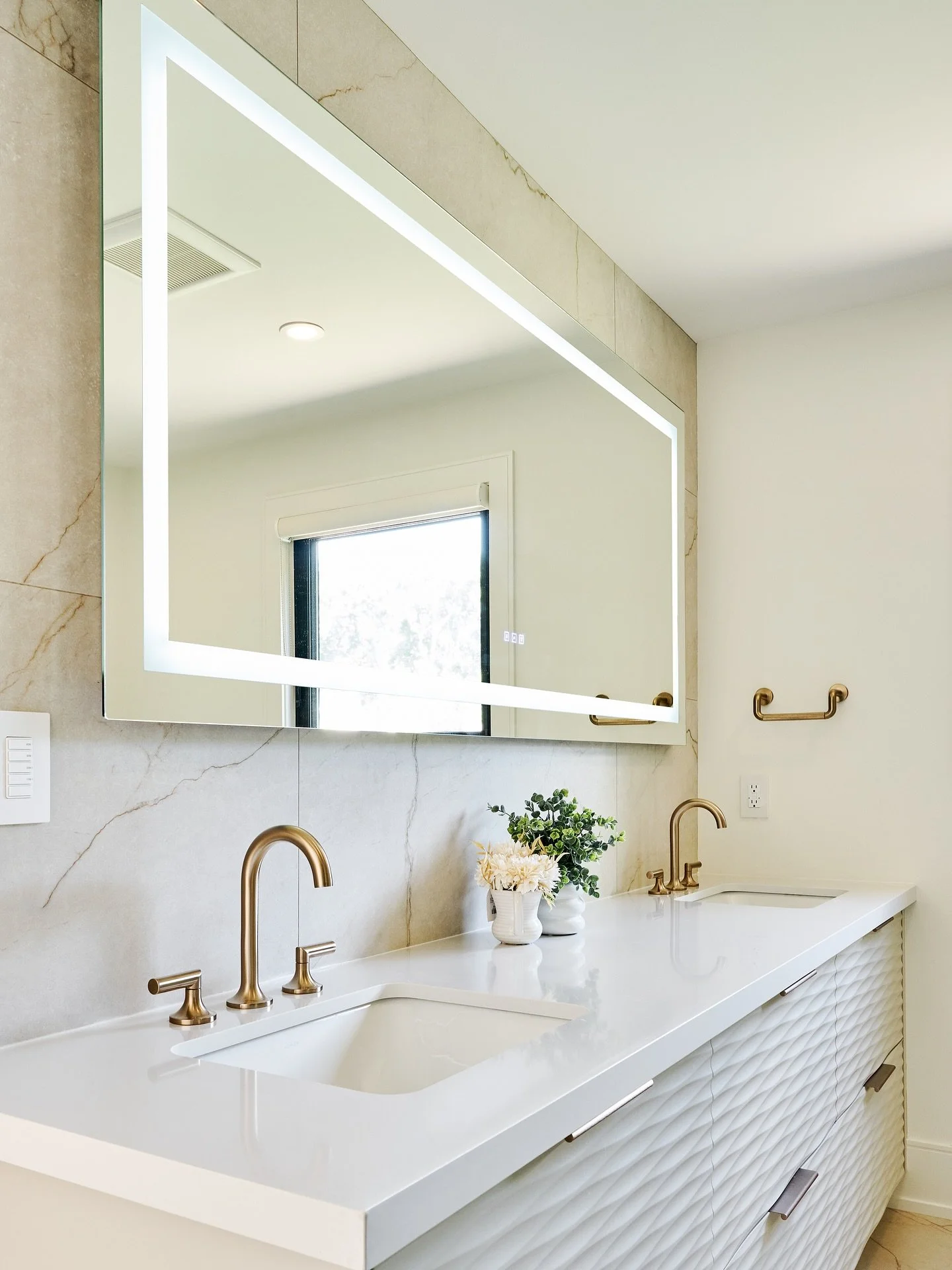 Where calm meets clean lines. A timeless transformation designed for everyday luxury at Project Copeland principal bathroom. 
#bathroomdesign #bathroomgoals #interiordesign #bathroominspo #custom #cleanliness #calm #reno 
📸 @3thanallen