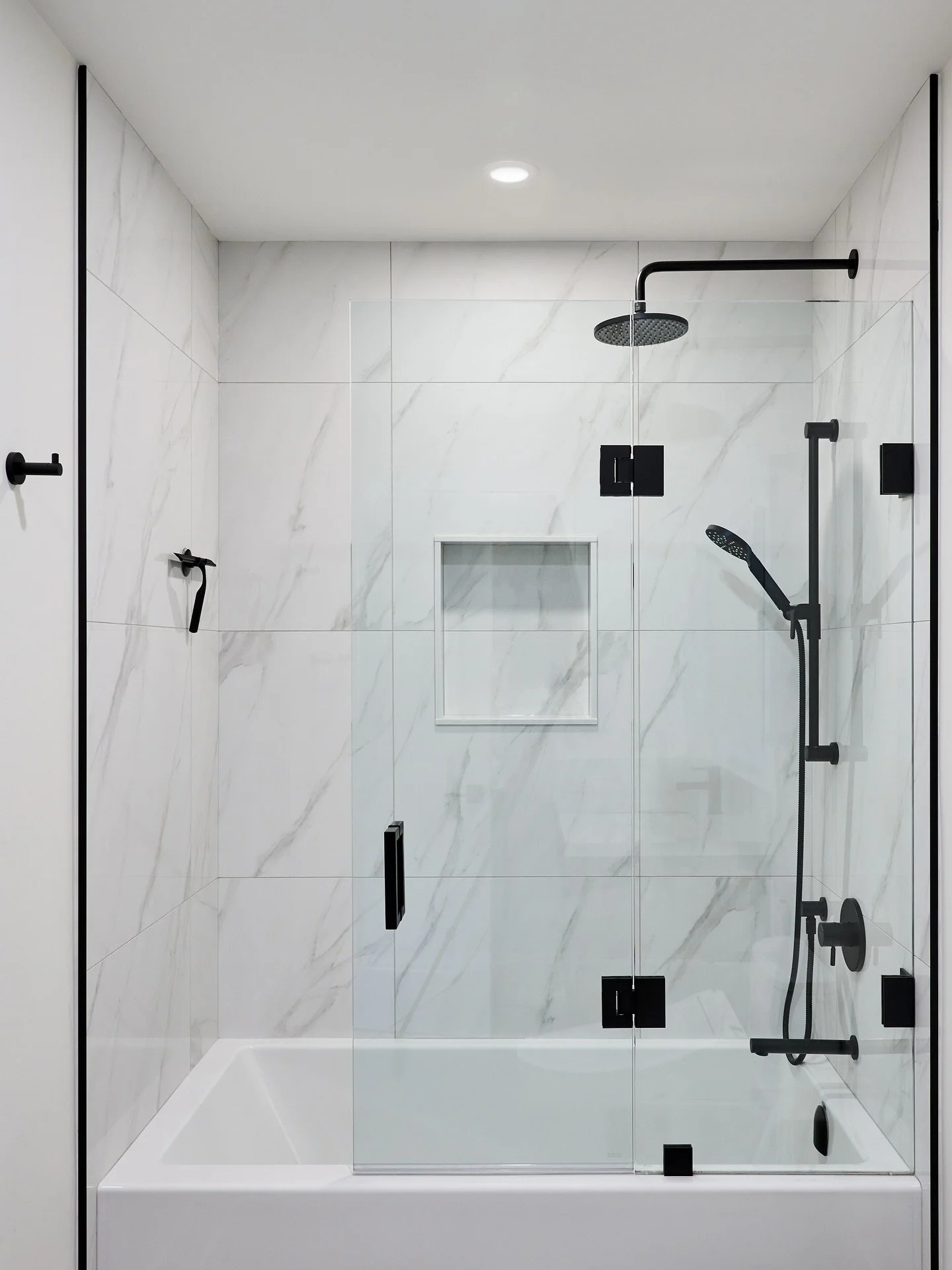 A fresh, modern ensuite designed just for this teen&rsquo;s space. Clean lines, smart layout, and a vibe that will grow with them. 

📸 @3thanallen 

#BathroomRenovation #TeenSuite #ModernBathroom  #InteriorDesign #RenovationProject #DesignInspiratio