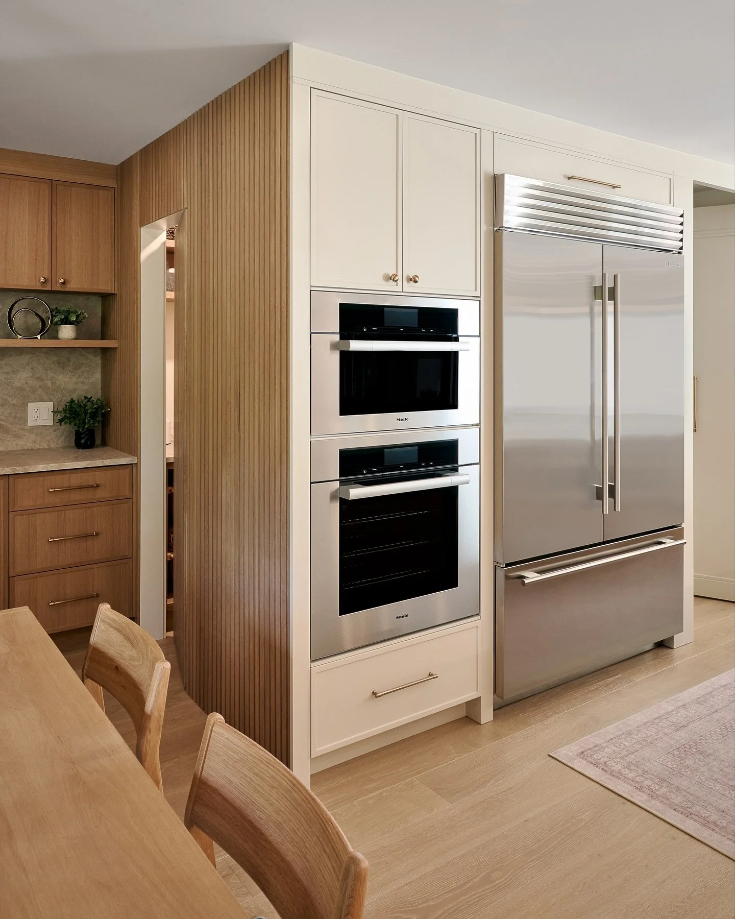 Built for big moments and bigger gatherings!  Double wall ovens including a combi steam oven, an oversized fridge, a hidden pantry, and a 10&rsquo; island!  Holiday hosting made effortless in this beautiful kitchen.

📸 @3thanallen 

#KitchenReno #Ki
