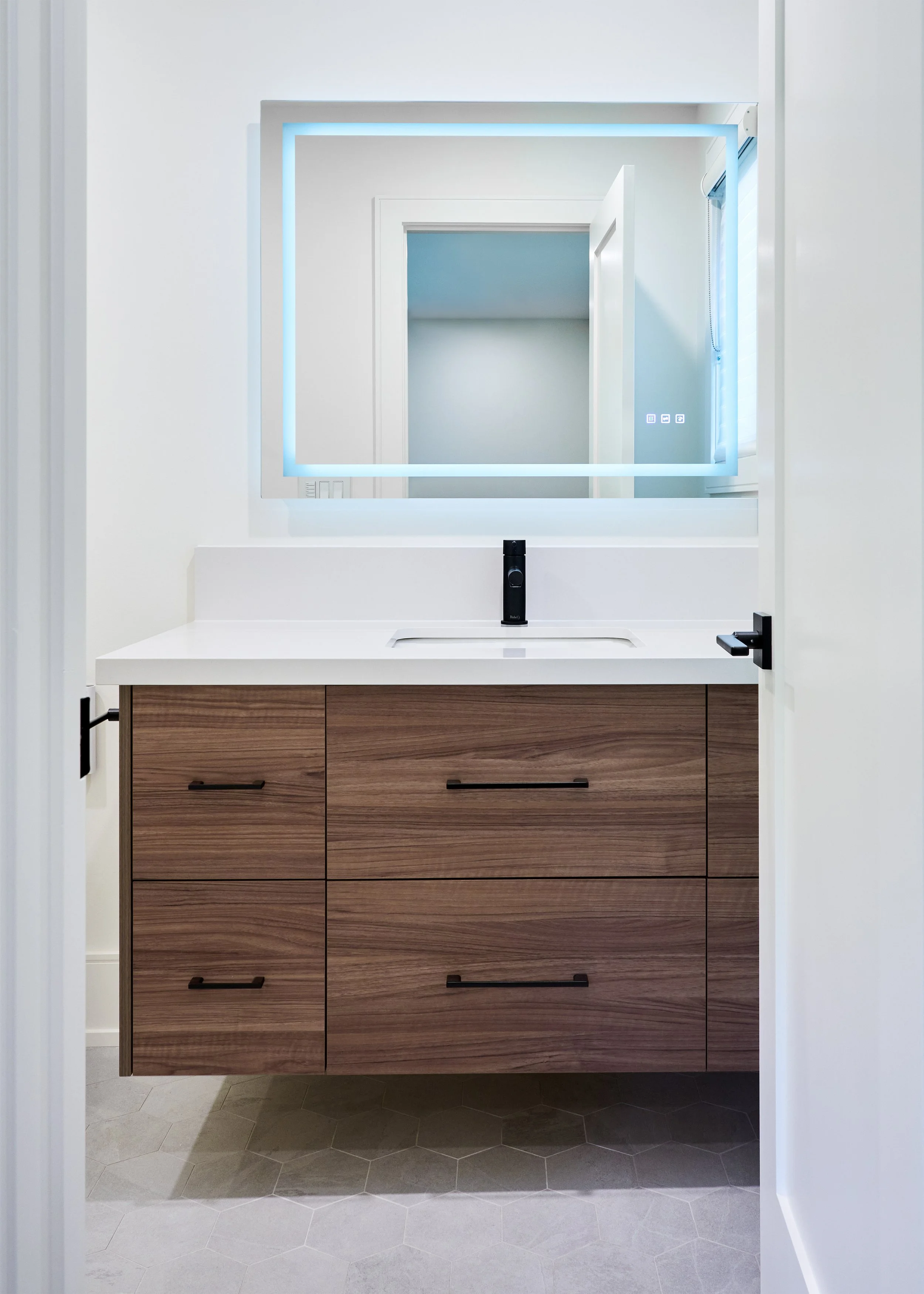 RayneInterior_Bathroom03.jpg