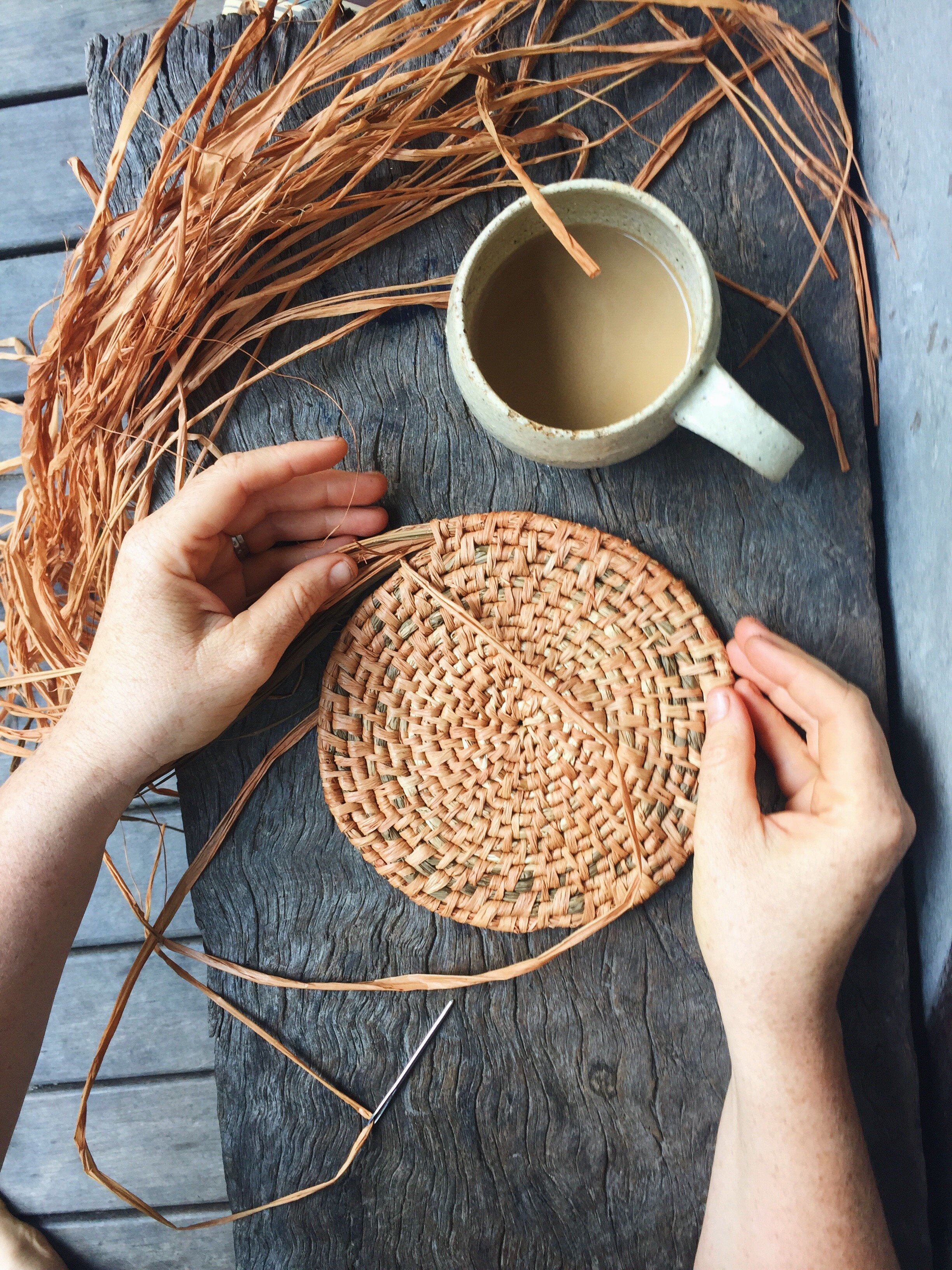 How to weave a basket using raffia or fabric - make your own