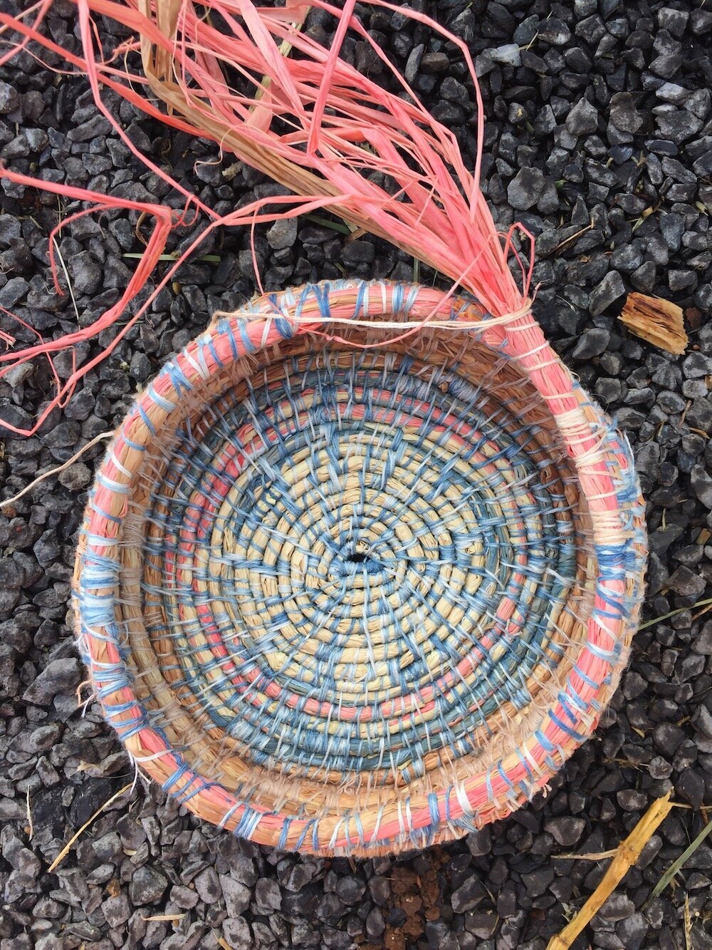 How to make a raffia basket - basket weaving online course by Ellie Beck Petalplum