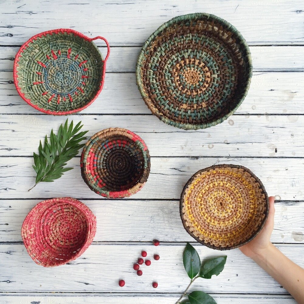 How to make a raffia basket - basket weaving online course by Ellie Beck Petalplum