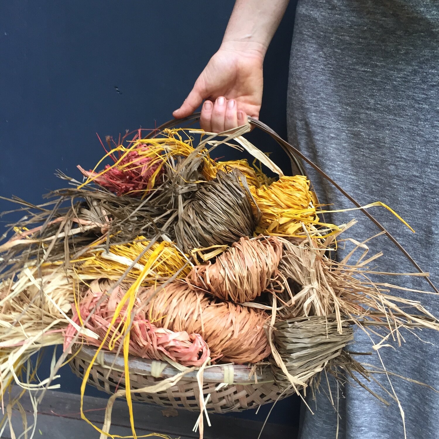 How to make a raffia basket - basket weaving online course by Ellie Beck Petalplum