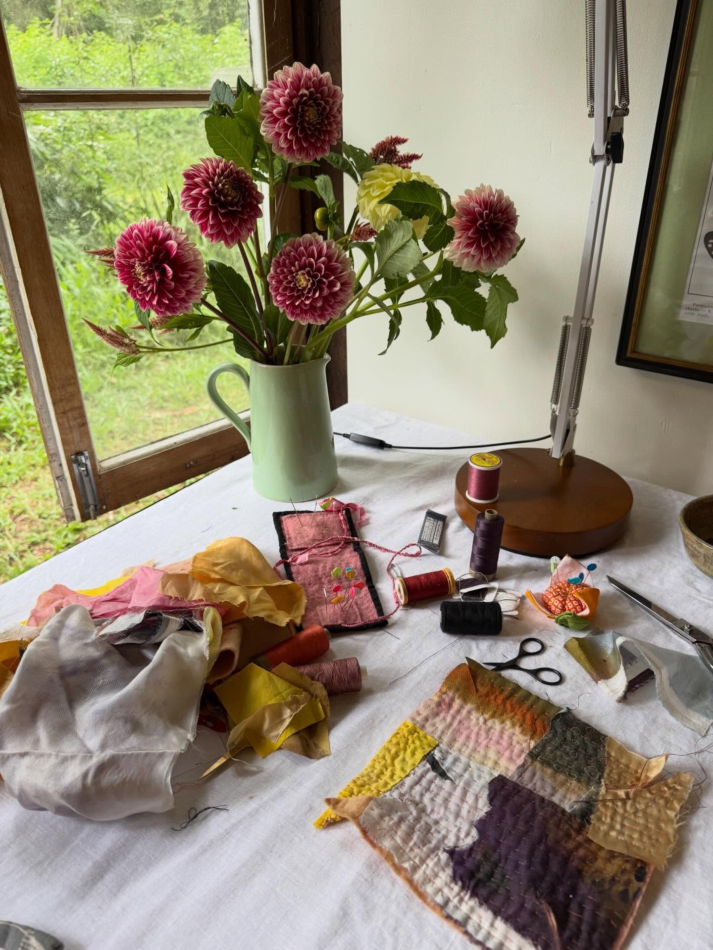 I&rsquo;ll be at Making Zen online retreat! Comment ZEN and I&rsquo;ll send you the details for the free event. &mdash;&mdash; Messy studio moments are always fun and exciting. With pretty flowers, sunshine &amp; shadows. Possibilities in the fabric,