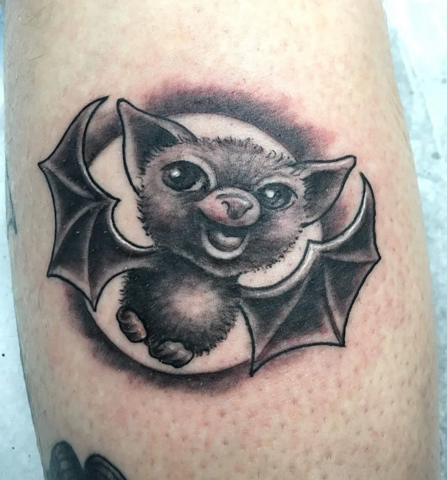 Even spooky can be sweet — Randie’s big-eyed bat tattoo is the perfect mix of Halloween and adorable.
Please check her page for booking
@randie.rane.art.tattoo🩸
.
.
#traditionaltattoo #realismtattoo #TattooCommunity
#TattooCulture #texas