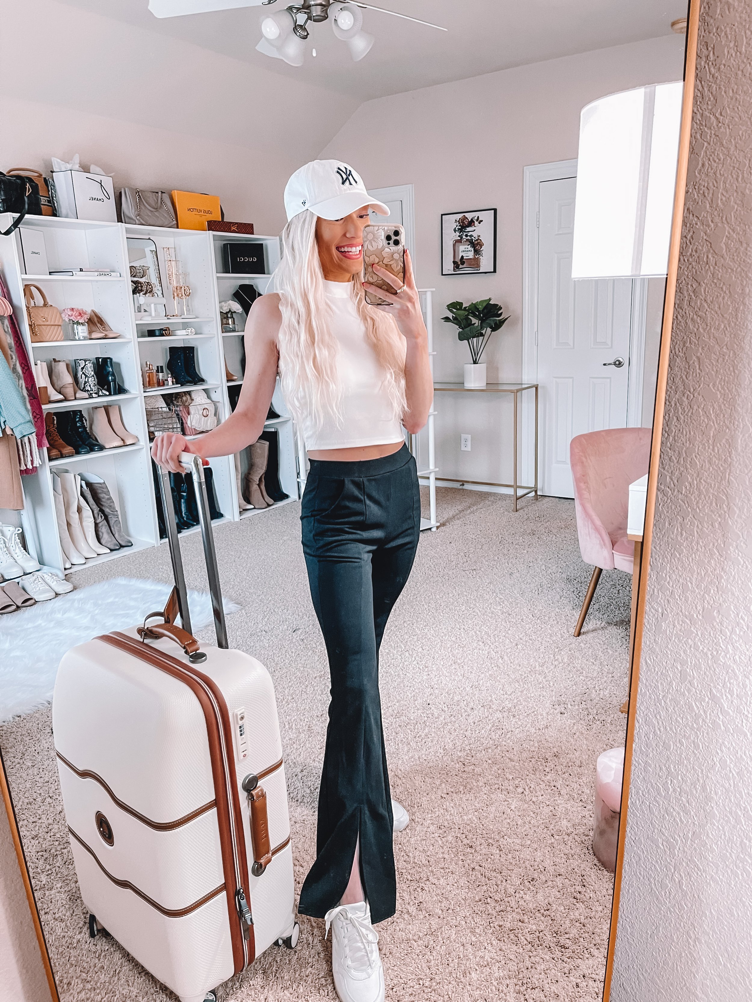 Cute and Casual Airport Outfit Ideas — Avery Carrier