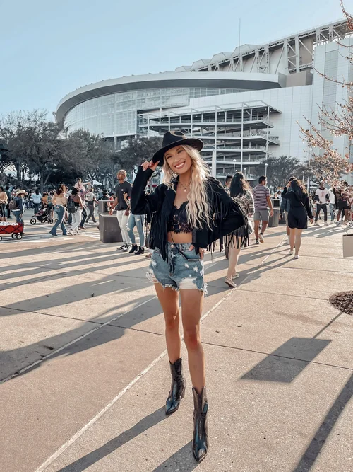 Rodeo + Country Concert Outfit Inspiration: Western Style  Avery Carrier |  Fashion & Lifestyle Blogger