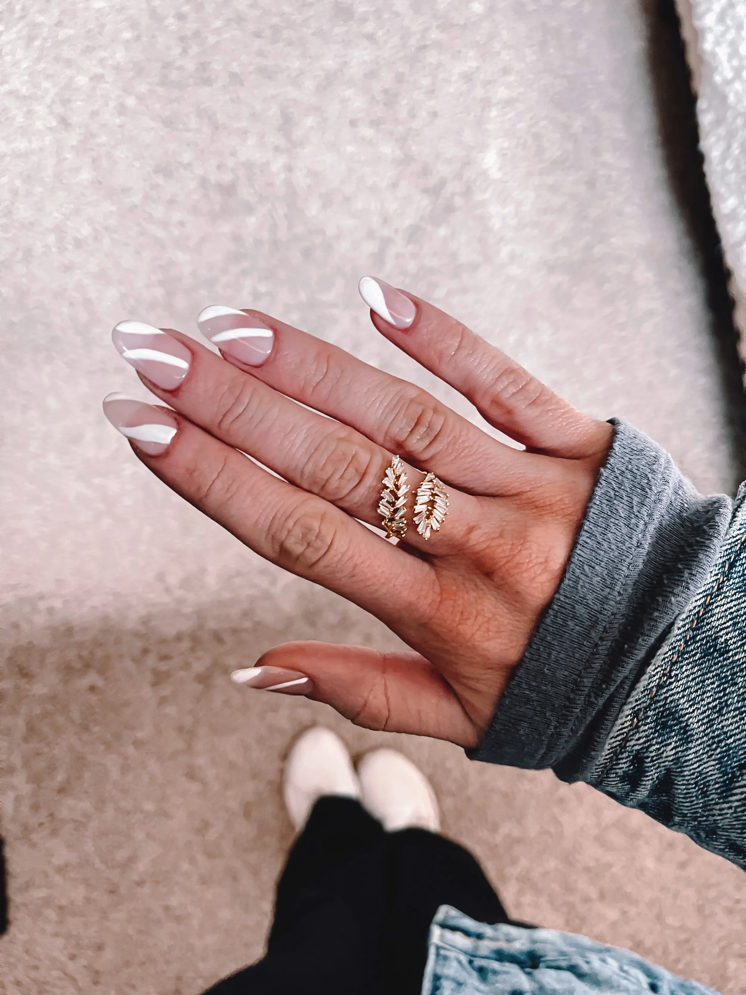 Trendy Neutral Nail Design