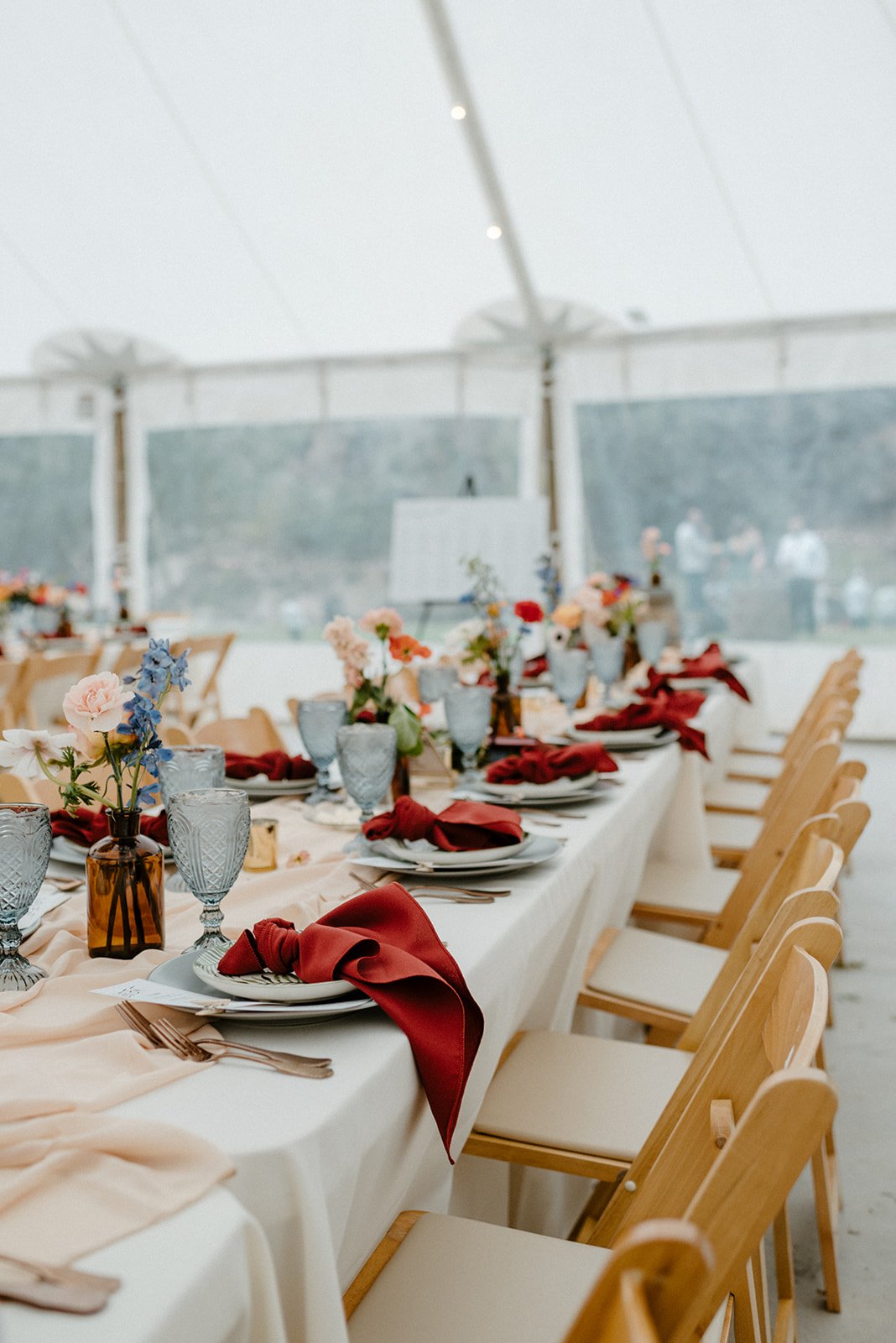 Plume&Furrow-Wedding-Florist-Meg&Cary-MapandCompassPhotography-River-Bend-June-Colorado-Reception-Table-Arrangements.jpg