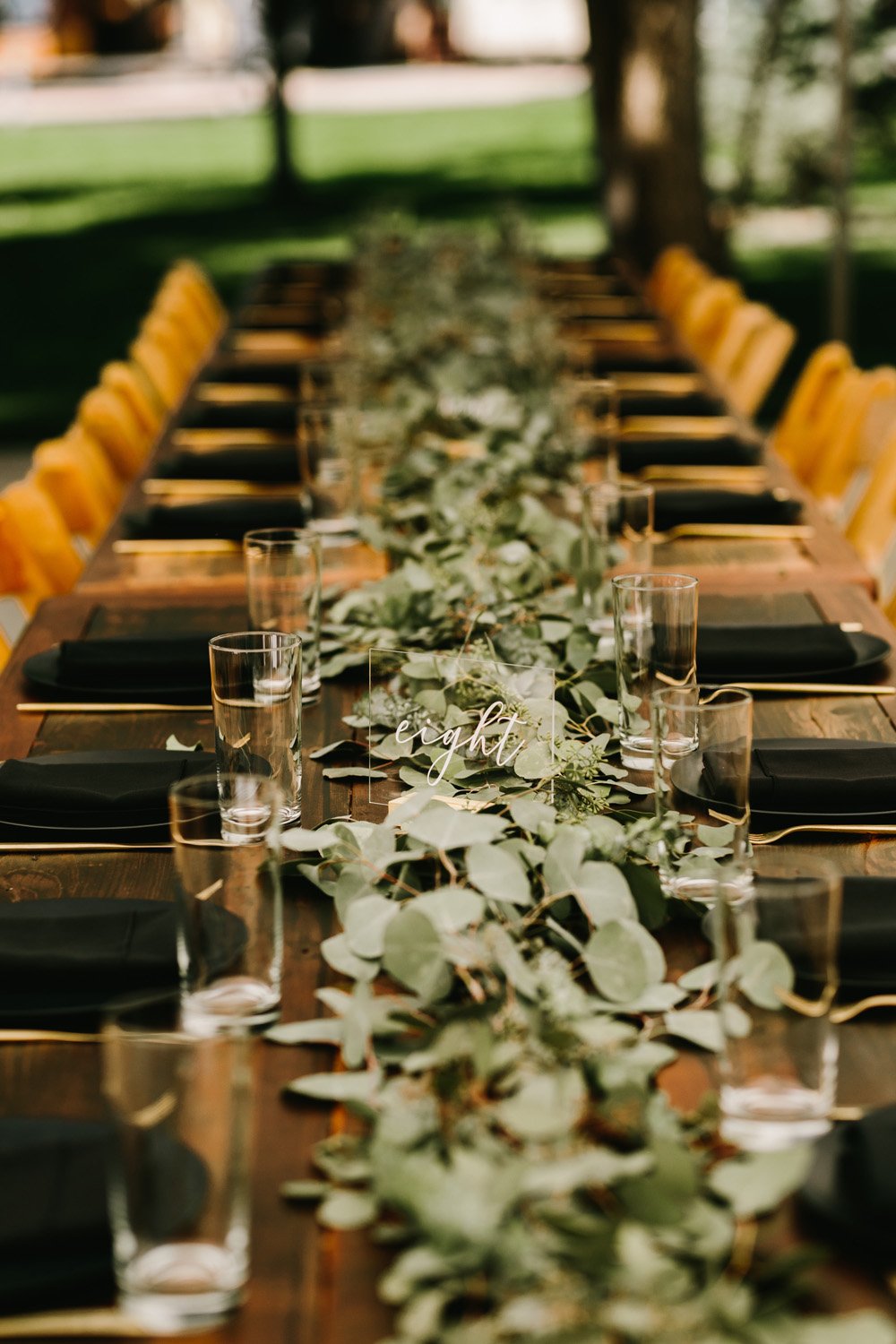 Plume&Furrow-Wedding-Florist-Megan&Jack-TaylerCarlislePhoto-RiverBend-August-Colorado-reception-table-greenery-vert.jpg