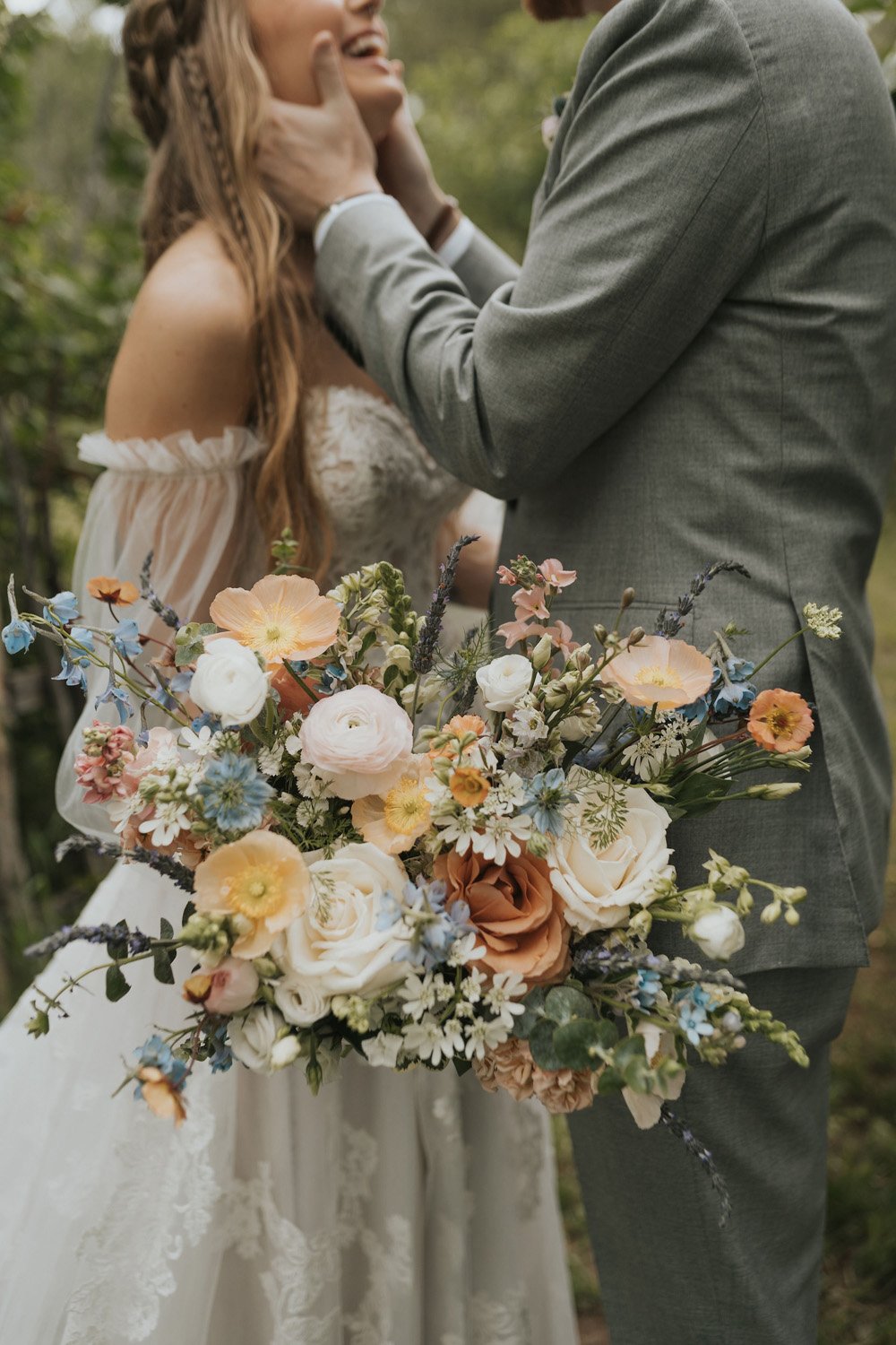 Plume&Furrow-Wedding-Florist-theMandinos-AbbyRindelPhoto-LoneHawk-Farm-Colorado-June-first-look-bridal-bouquet-detail.jpg
