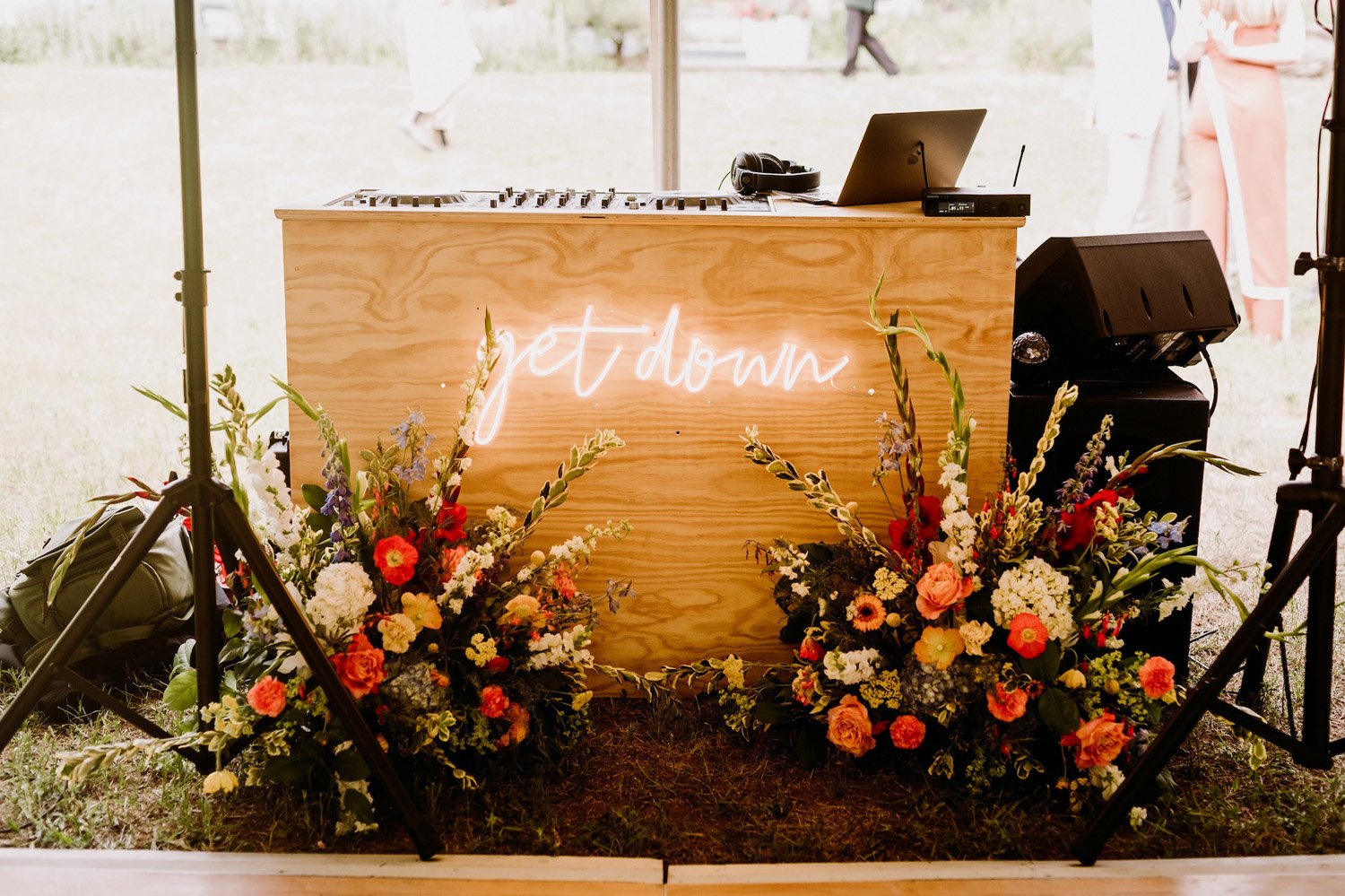 Plume&Furrow-Wedding-Florist-Talie&Forrest-Boulder-County-Colorado-TaylerCarlisle-dj-flowers.jpg